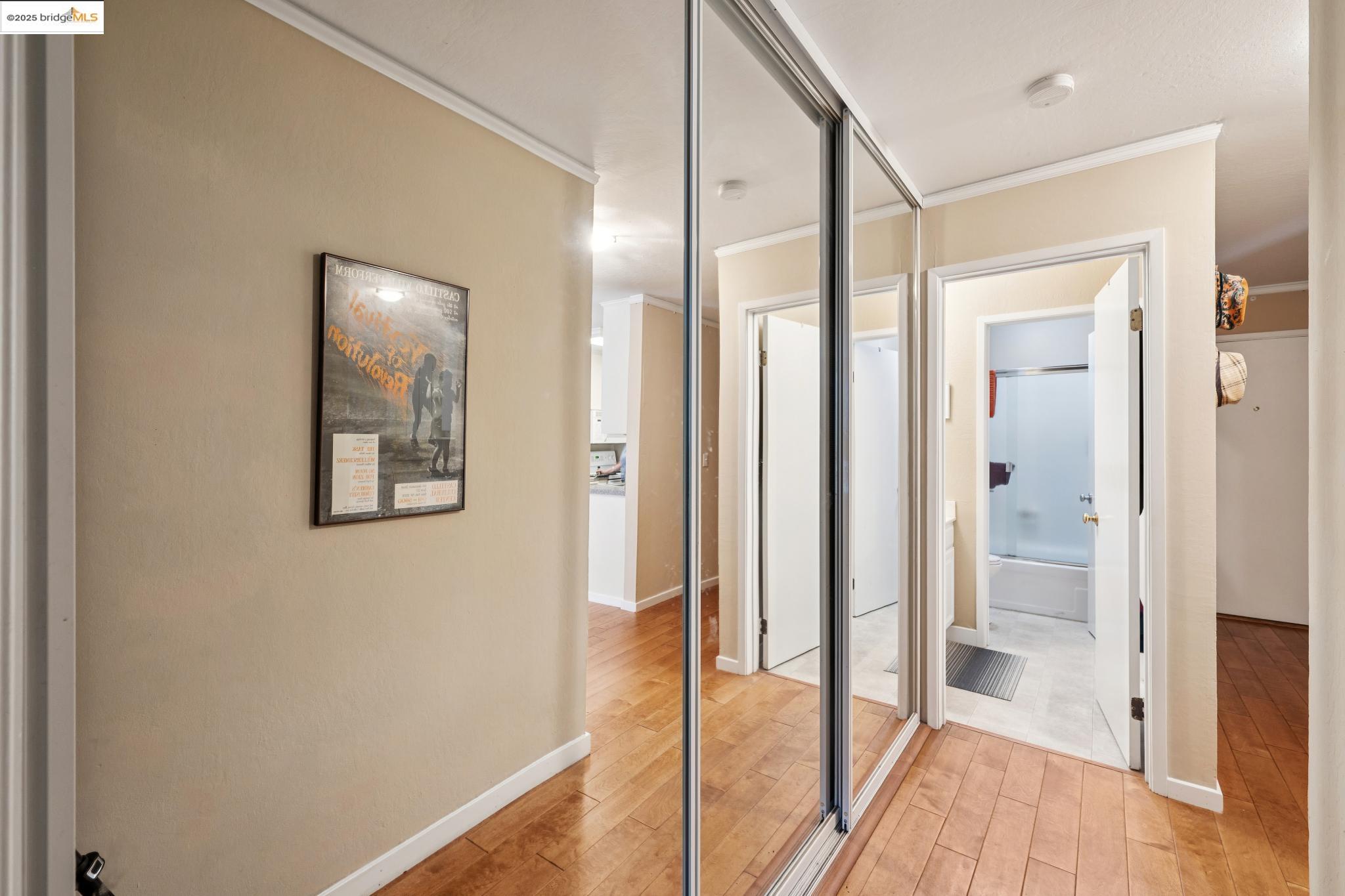 Detail Gallery Image 26 of 34 For 250 Whitmore St #202,  Oakland,  CA 94611 - 1 Beds | 1 Baths