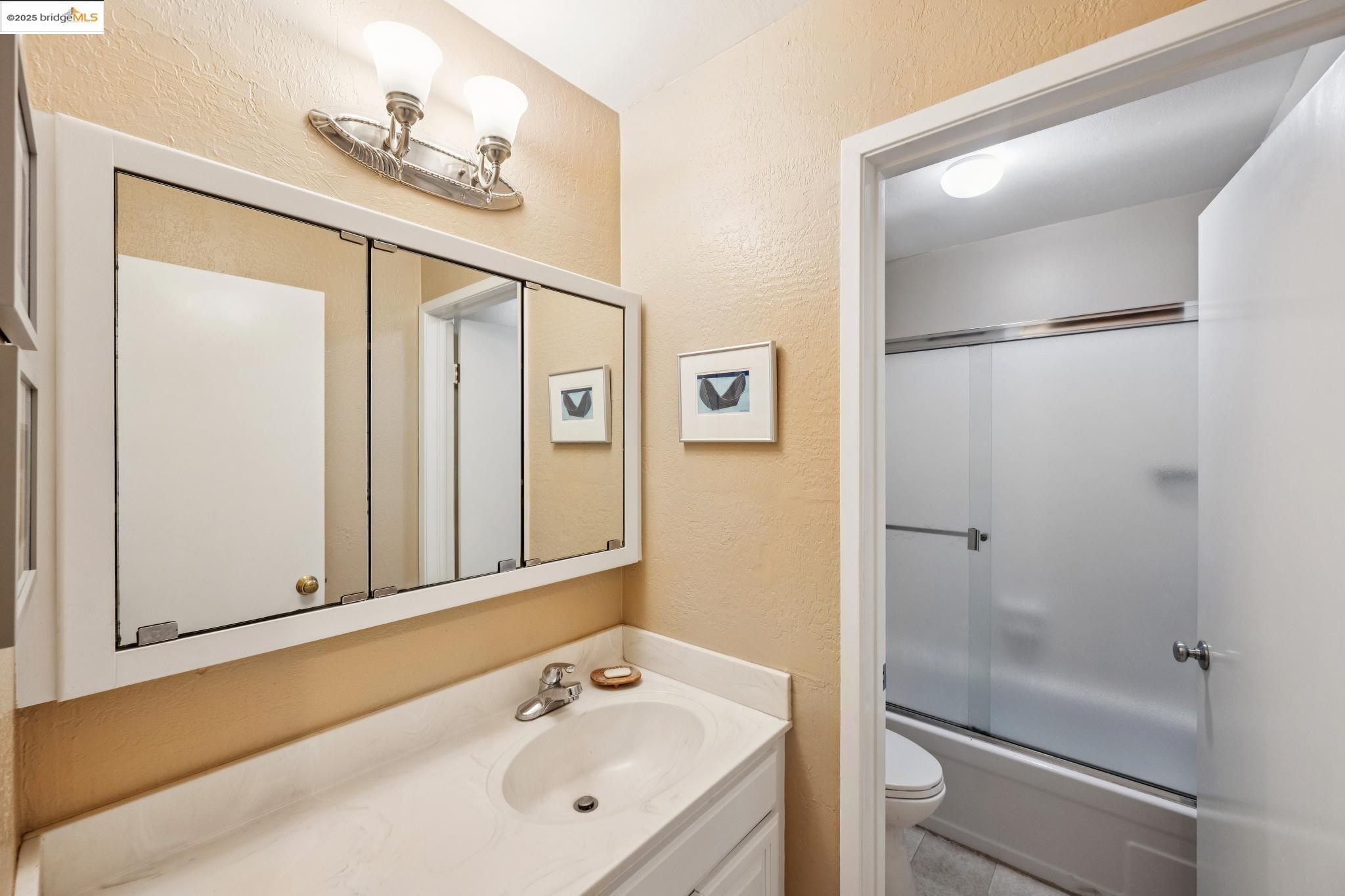 Detail Gallery Image 27 of 34 For 250 Whitmore St #202,  Oakland,  CA 94611 - 1 Beds | 1 Baths