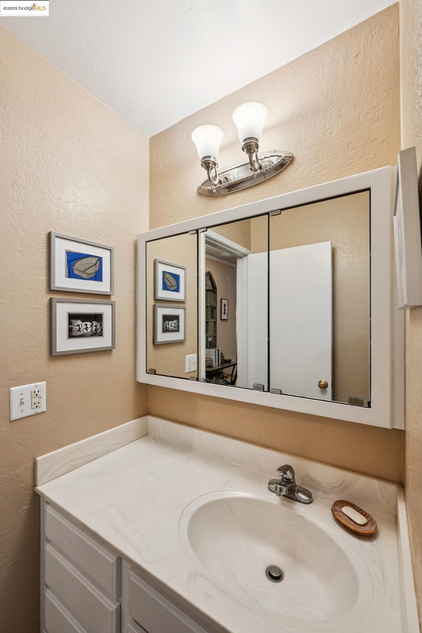 Detail Gallery Image 29 of 34 For 250 Whitmore St #202,  Oakland,  CA 94611 - 1 Beds | 1 Baths