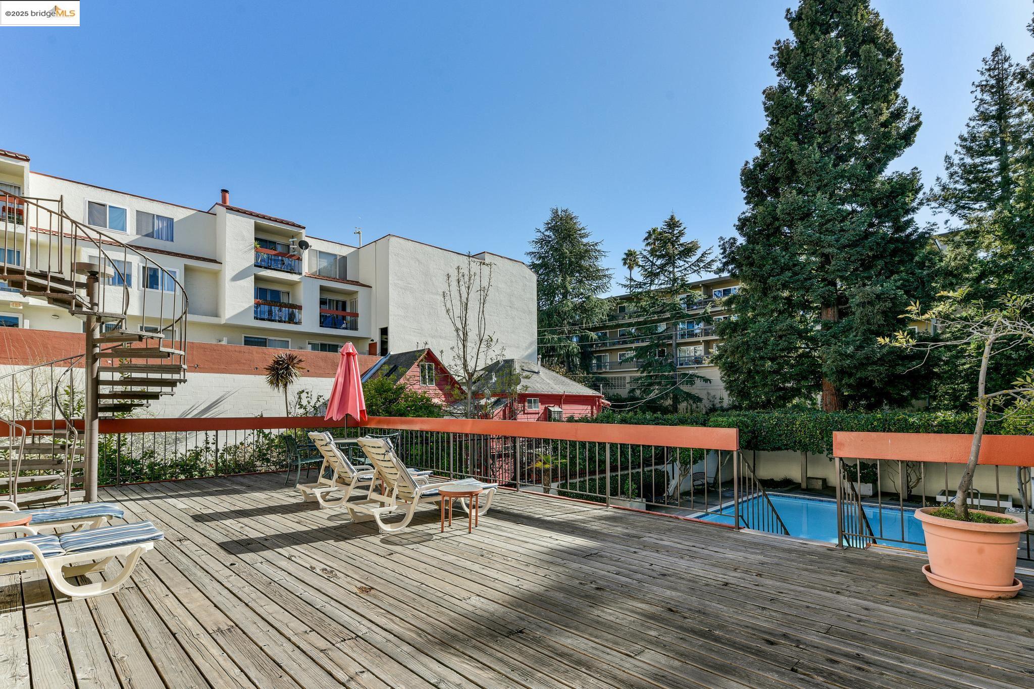 Detail Gallery Image 31 of 34 For 250 Whitmore St #202,  Oakland,  CA 94611 - 1 Beds | 1 Baths