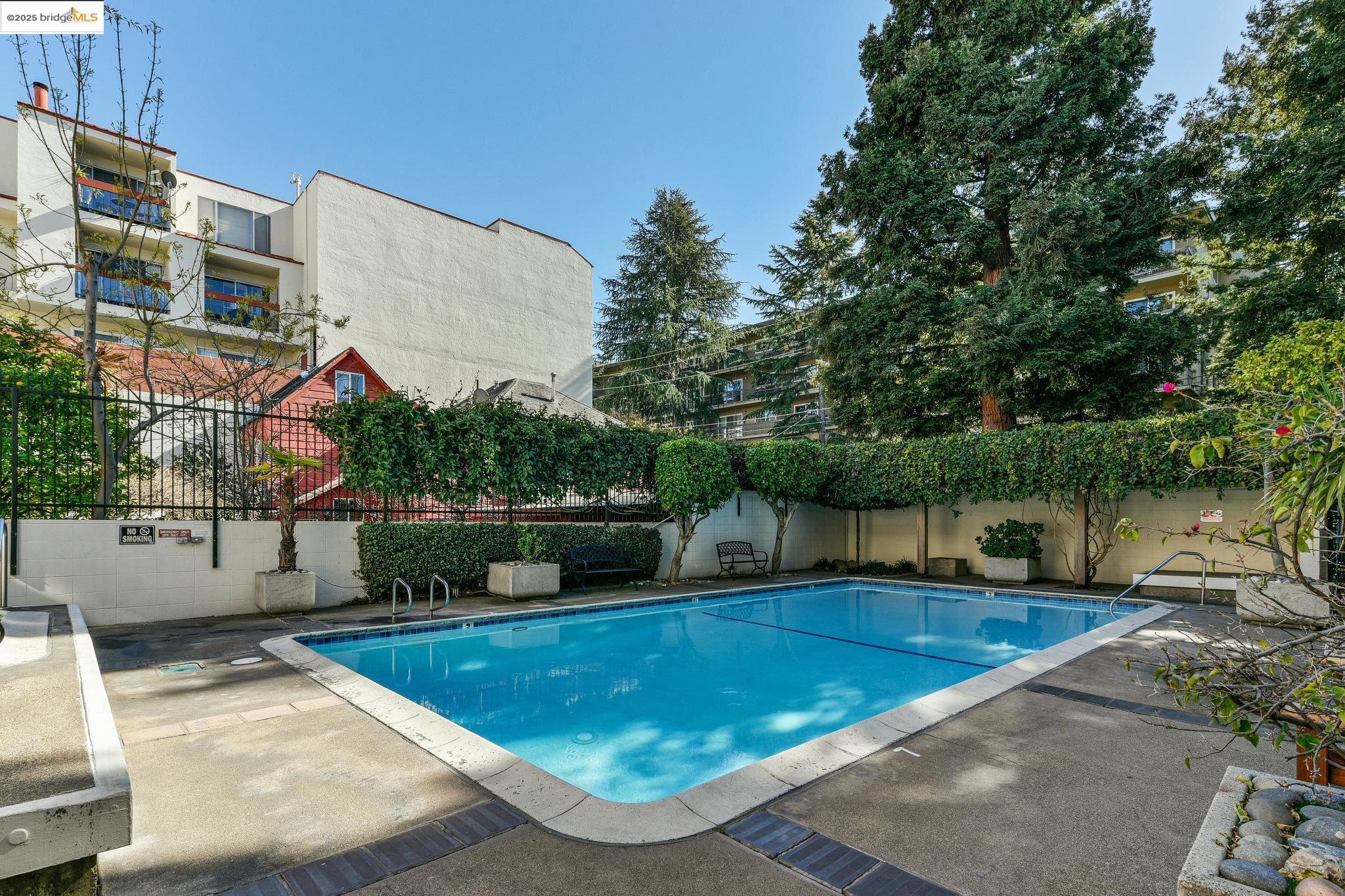 Detail Gallery Image 32 of 34 For 250 Whitmore St #202,  Oakland,  CA 94611 - 1 Beds | 1 Baths