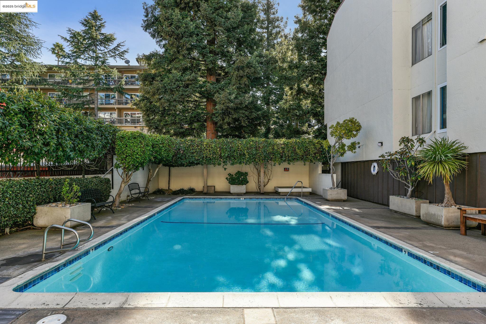 Detail Gallery Image 33 of 34 For 250 Whitmore St #202,  Oakland,  CA 94611 - 1 Beds | 1 Baths