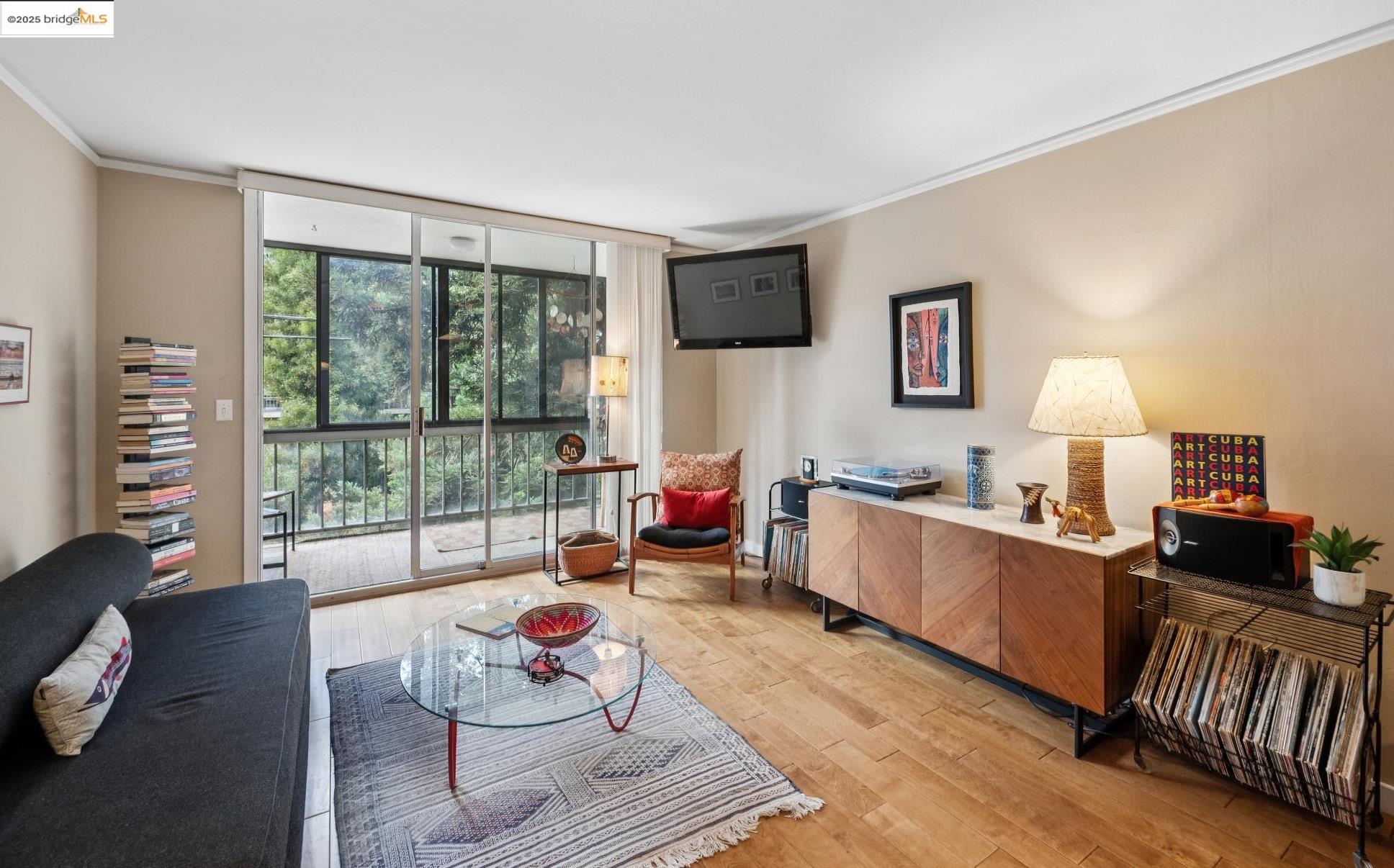Detail Gallery Image 7 of 34 For 250 Whitmore St #202,  Oakland,  CA 94611 - 1 Beds | 1 Baths