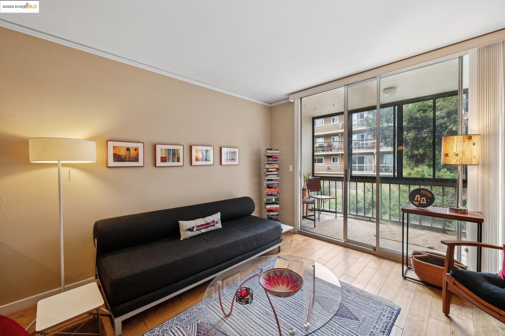 Detail Gallery Image 9 of 34 For 250 Whitmore St #202,  Oakland,  CA 94611 - 1 Beds | 1 Baths