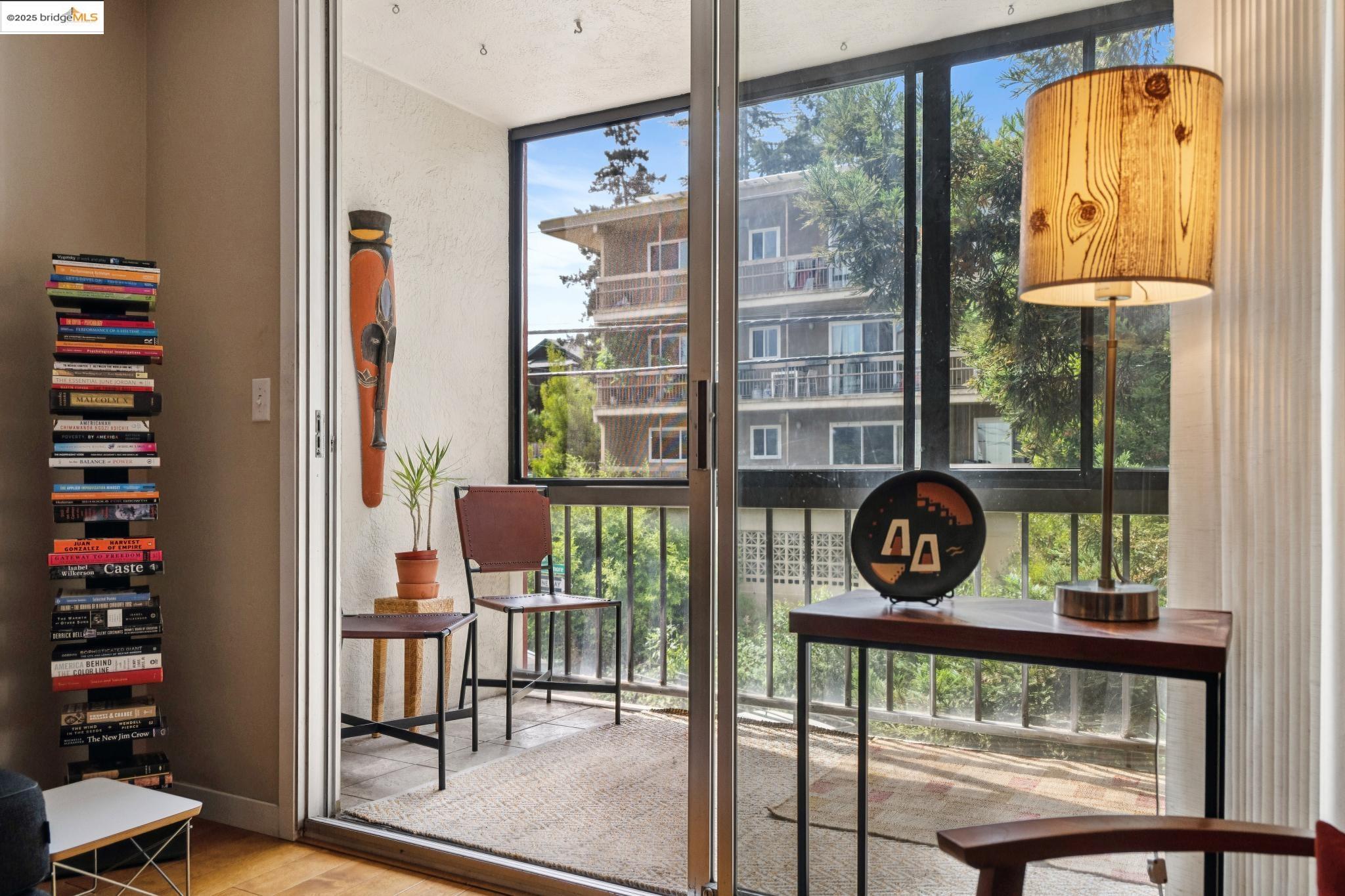 Detail Gallery Image 10 of 34 For 250 Whitmore St #202,  Oakland,  CA 94611 - 1 Beds | 1 Baths