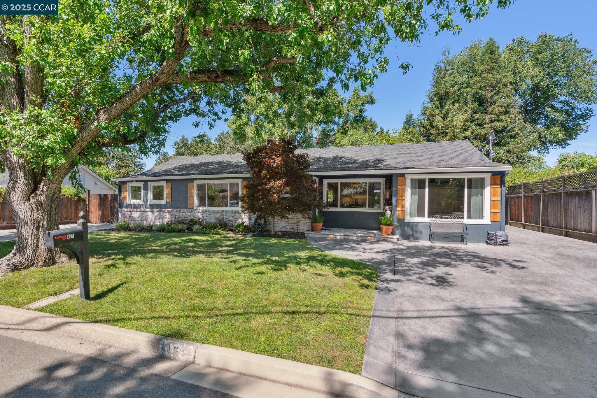 Detail Gallery Image 4 of 57 For 161 Maiden Lane, Danville,  CA 94526-1912 - 4 Beds | 3 Baths