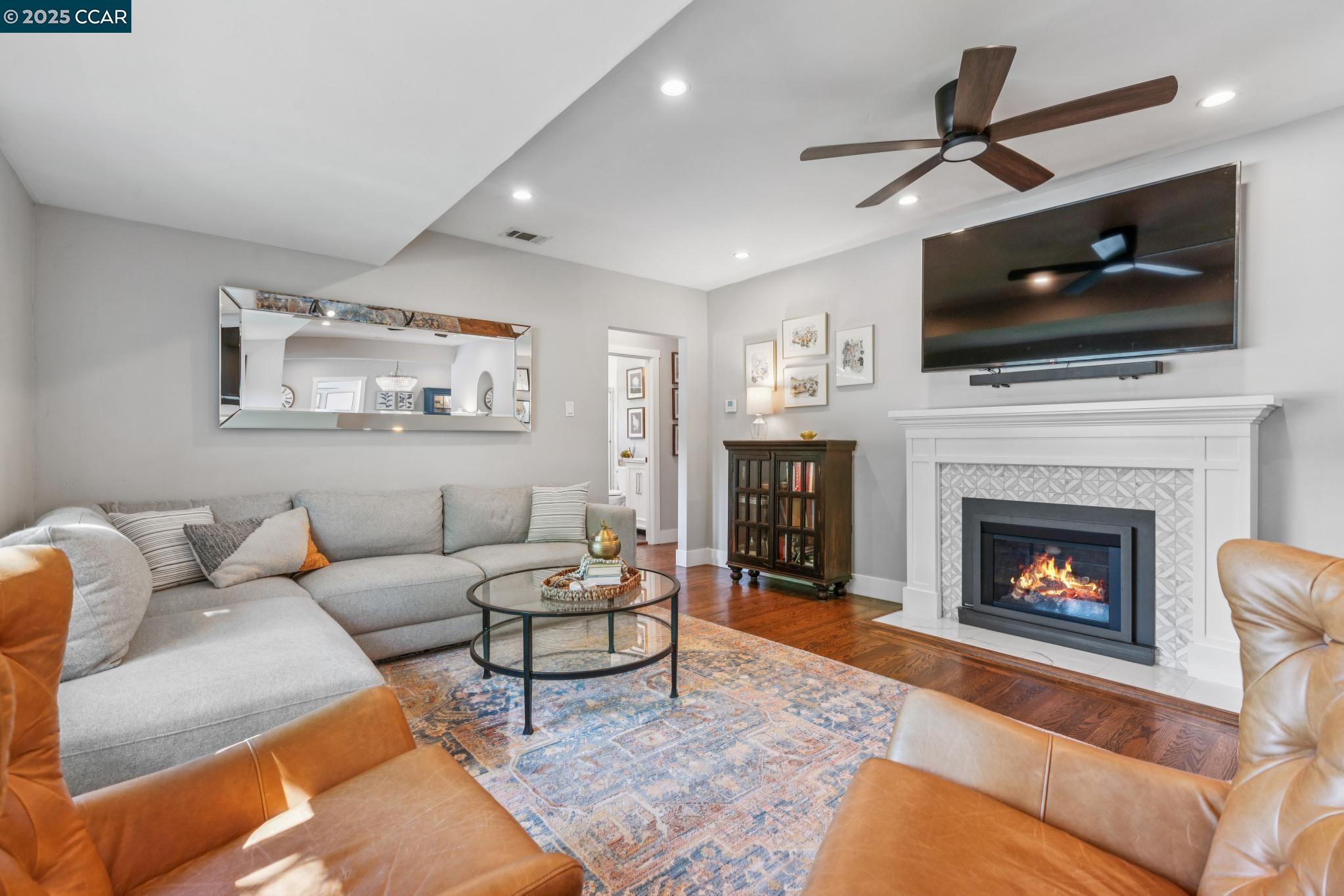 Detail Gallery Image 9 of 57 For 161 Maiden Lane, Danville,  CA 94526-1912 - 4 Beds | 3 Baths