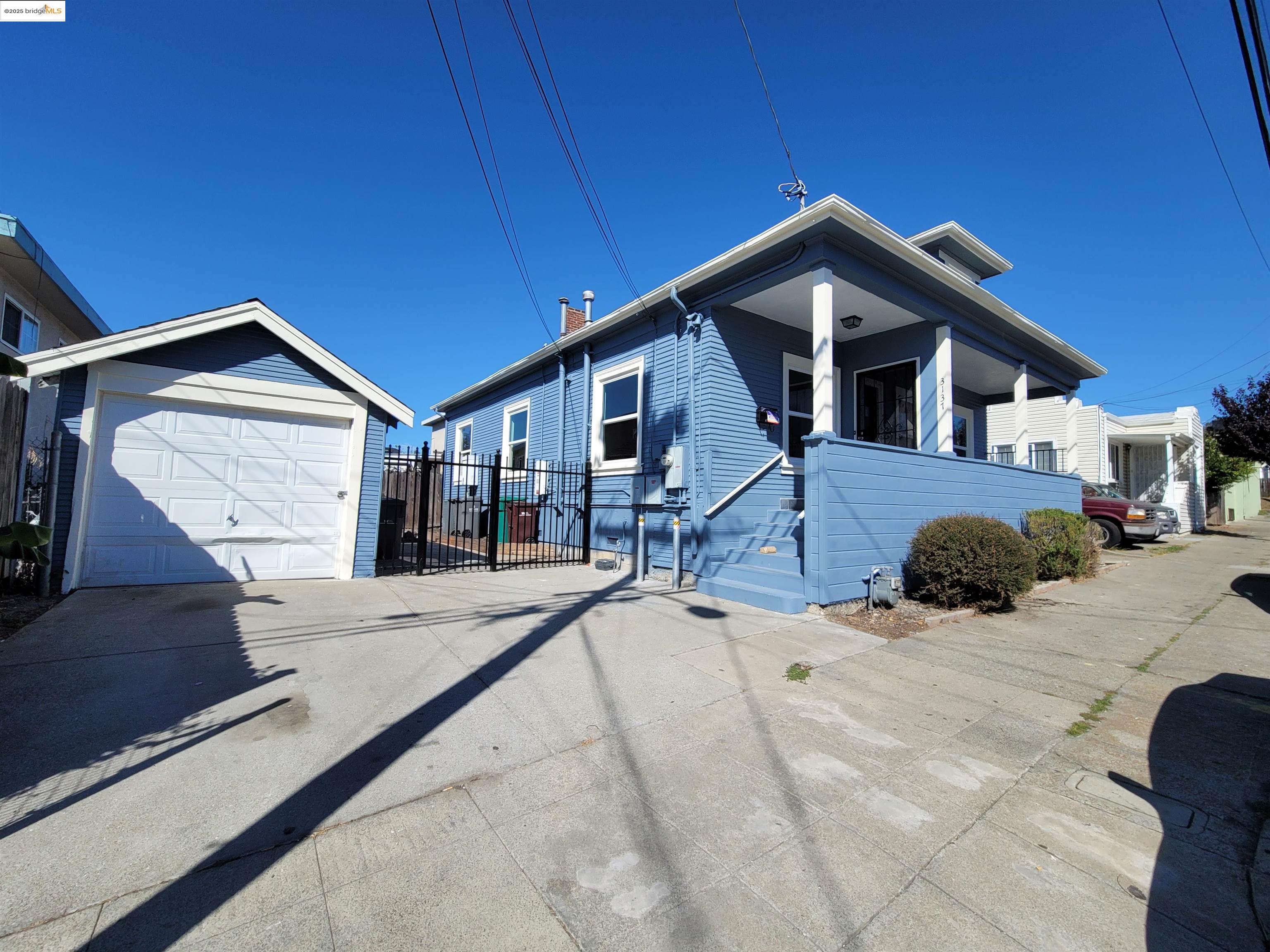 Detail Gallery Image 2 of 31 For 3137 Pleitner Ave, Oakland,  CA 94602 - 3 Beds | 2 Baths