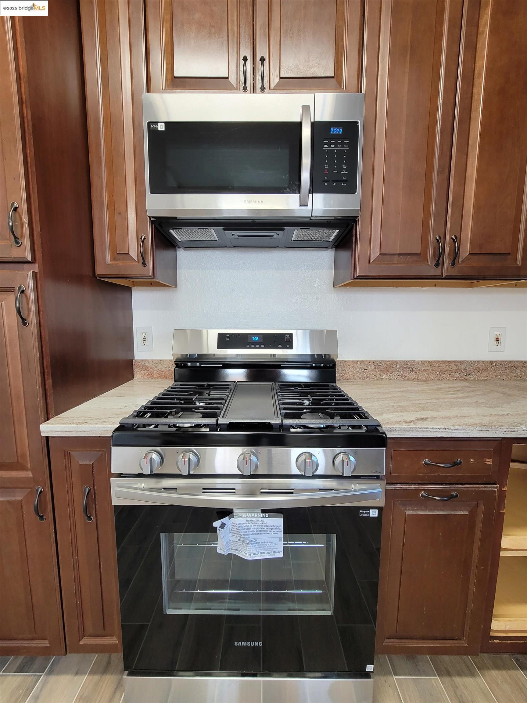Detail Gallery Image 16 of 31 For 3137 Pleitner Ave, Oakland,  CA 94602 - 3 Beds | 2 Baths