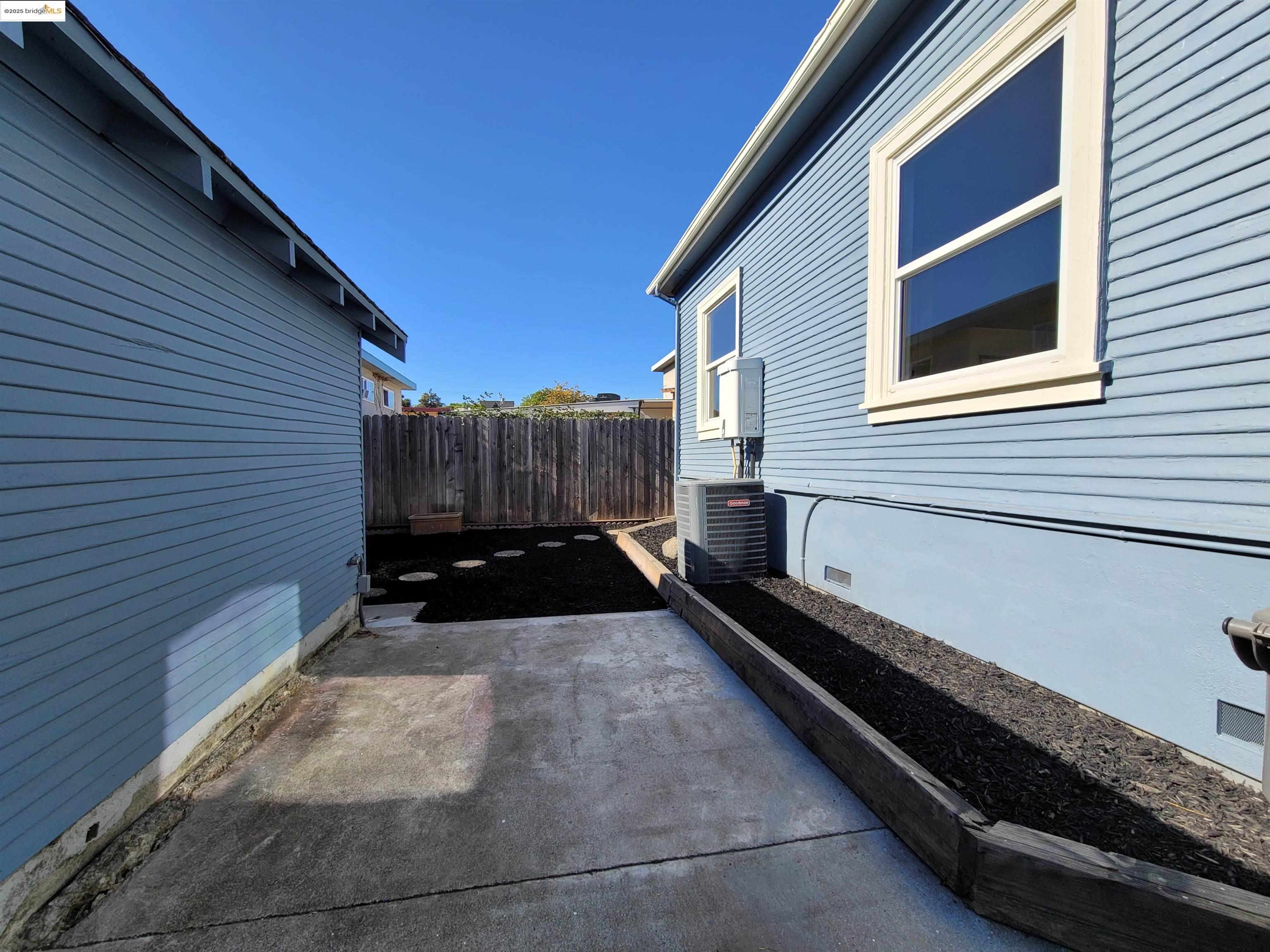 Detail Gallery Image 28 of 31 For 3137 Pleitner Ave, Oakland,  CA 94602 - 3 Beds | 2 Baths