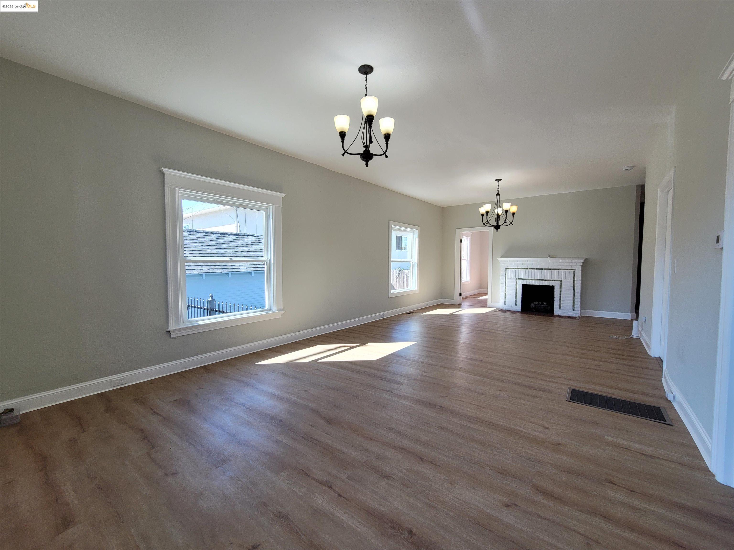 Detail Gallery Image 7 of 31 For 3137 Pleitner Ave, Oakland,  CA 94602 - 3 Beds | 2 Baths