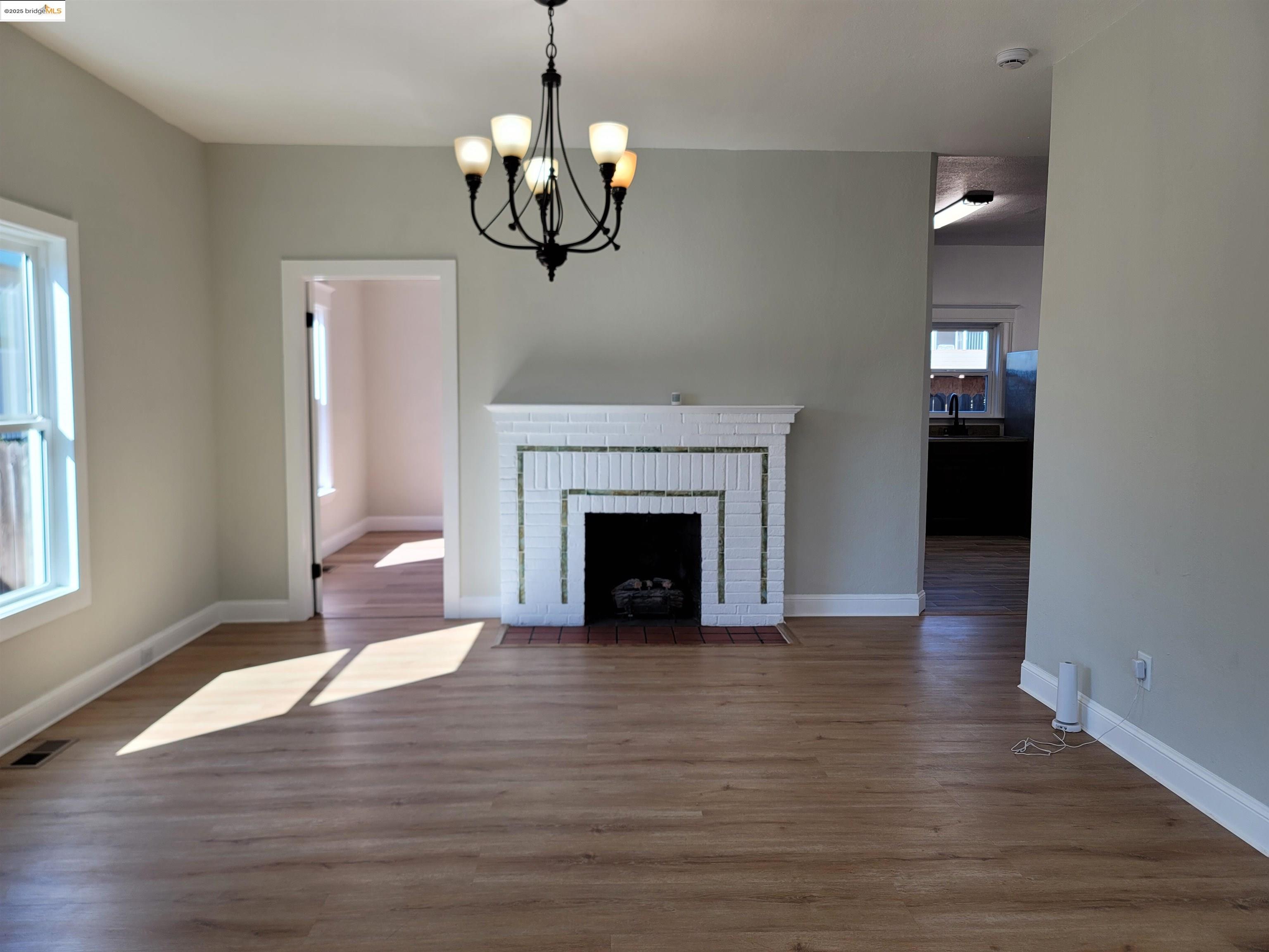 Detail Gallery Image 9 of 31 For 3137 Pleitner Ave, Oakland,  CA 94602 - 3 Beds | 2 Baths