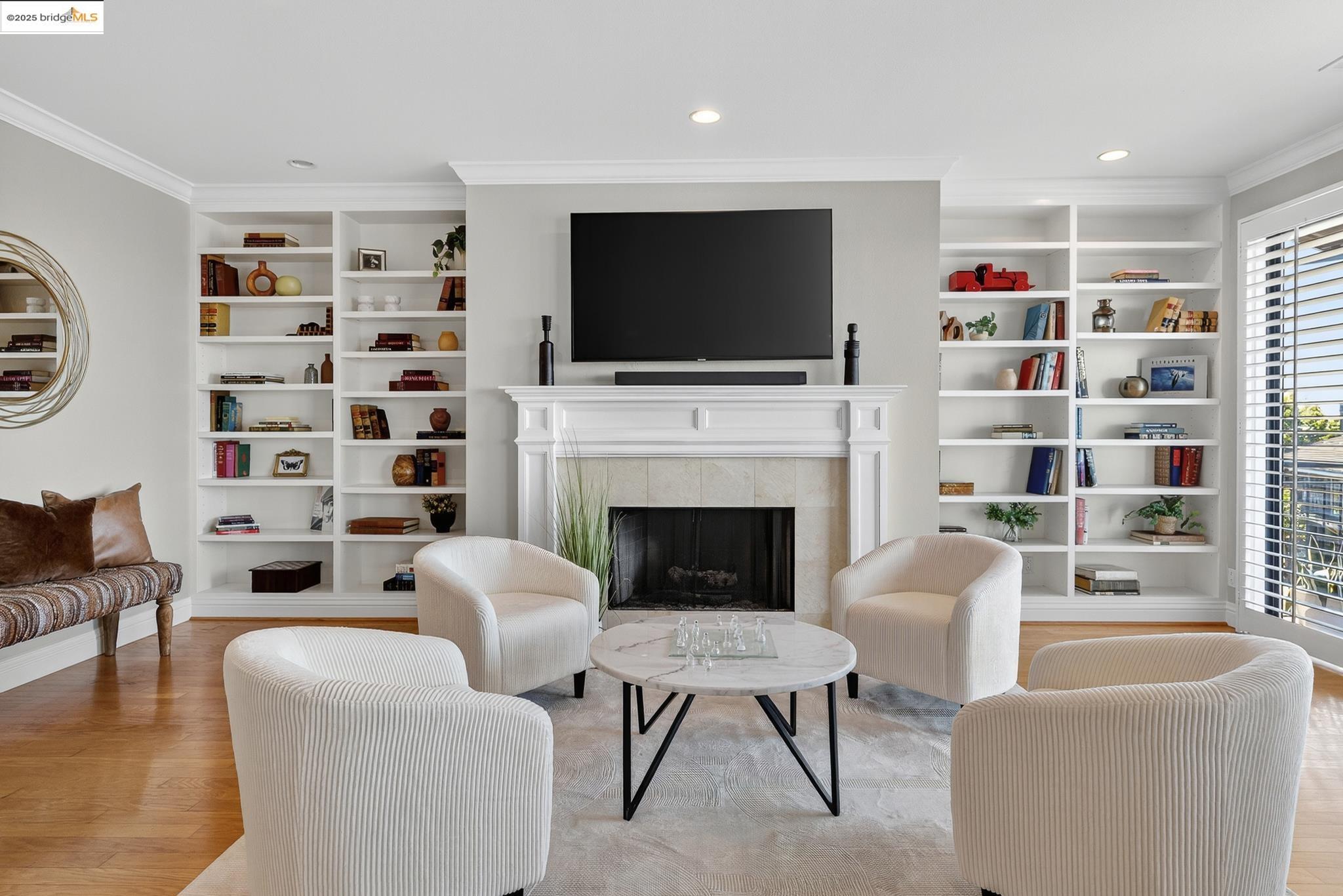 Detail Gallery Image 11 of 54 For 64 Schooner Hl, Oakland,  CA 94618 - 4 Beds | 3/1 Baths