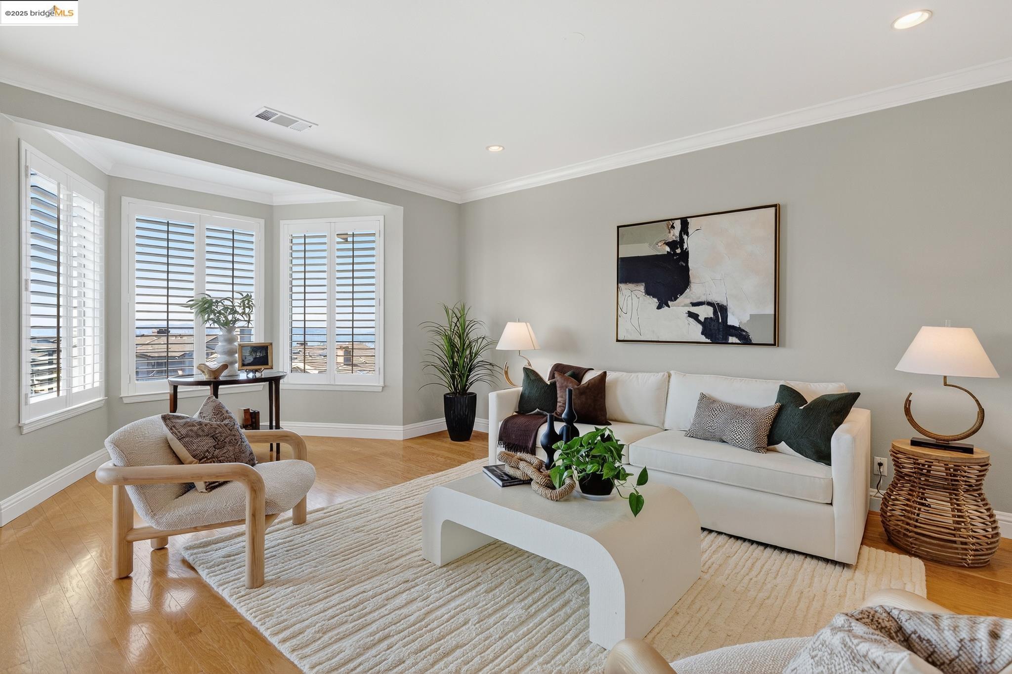Detail Gallery Image 13 of 54 For 64 Schooner Hl, Oakland,  CA 94618 - 4 Beds | 3/1 Baths