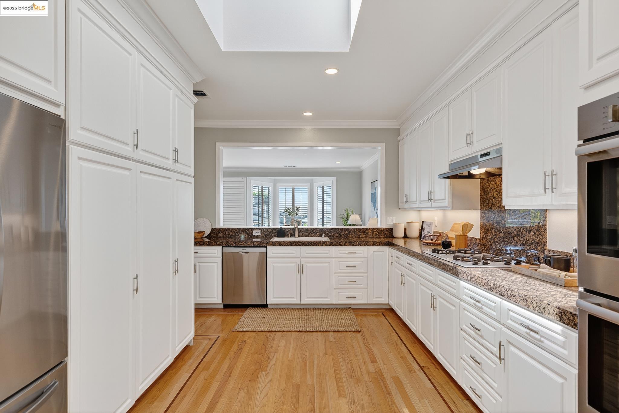 Detail Gallery Image 18 of 54 For 64 Schooner Hl, Oakland,  CA 94618 - 4 Beds | 3/1 Baths