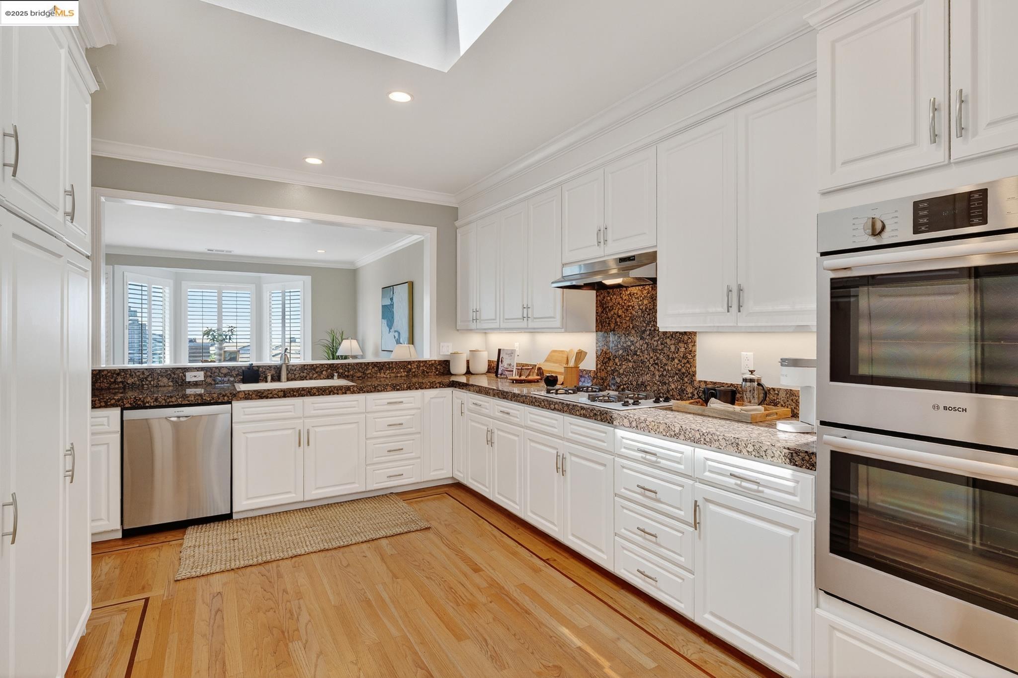 Detail Gallery Image 19 of 54 For 64 Schooner Hl, Oakland,  CA 94618 - 4 Beds | 3/1 Baths