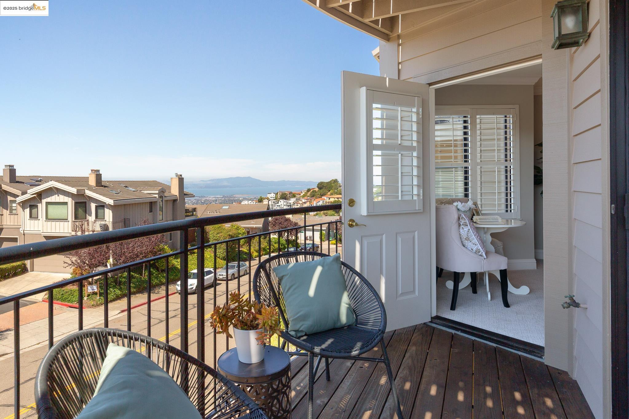 Detail Gallery Image 36 of 54 For 64 Schooner Hl, Oakland,  CA 94618 - 4 Beds | 3/1 Baths