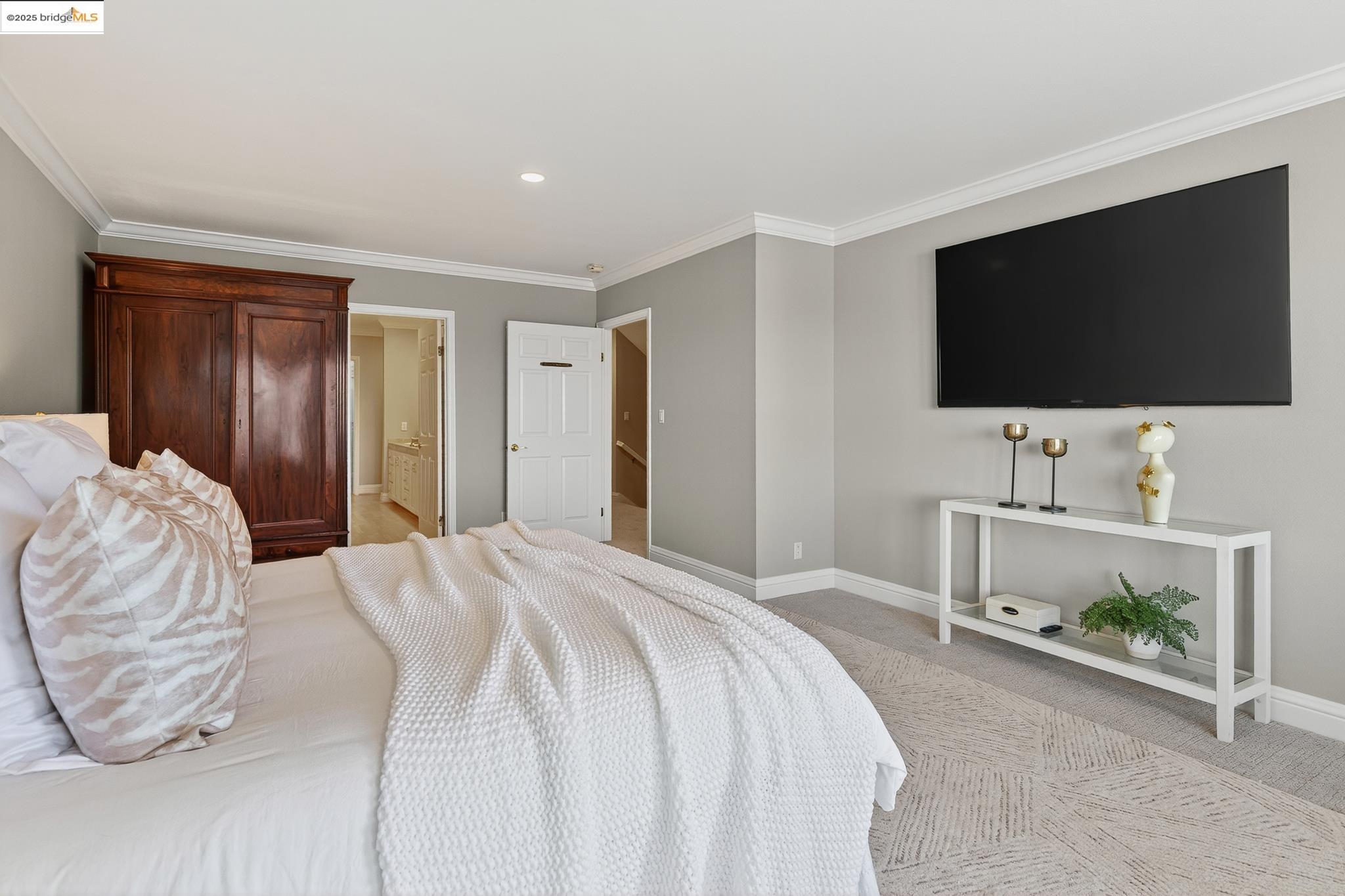 Detail Gallery Image 38 of 54 For 64 Schooner Hl, Oakland,  CA 94618 - 4 Beds | 3/1 Baths