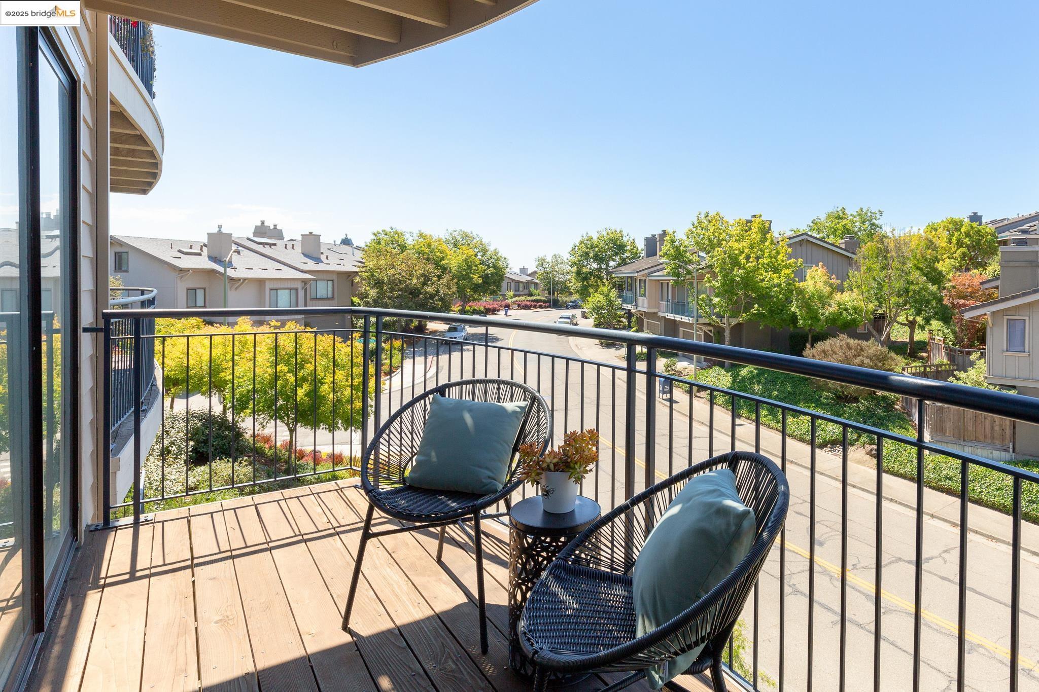 Detail Gallery Image 43 of 54 For 64 Schooner Hl, Oakland,  CA 94618 - 4 Beds | 3/1 Baths