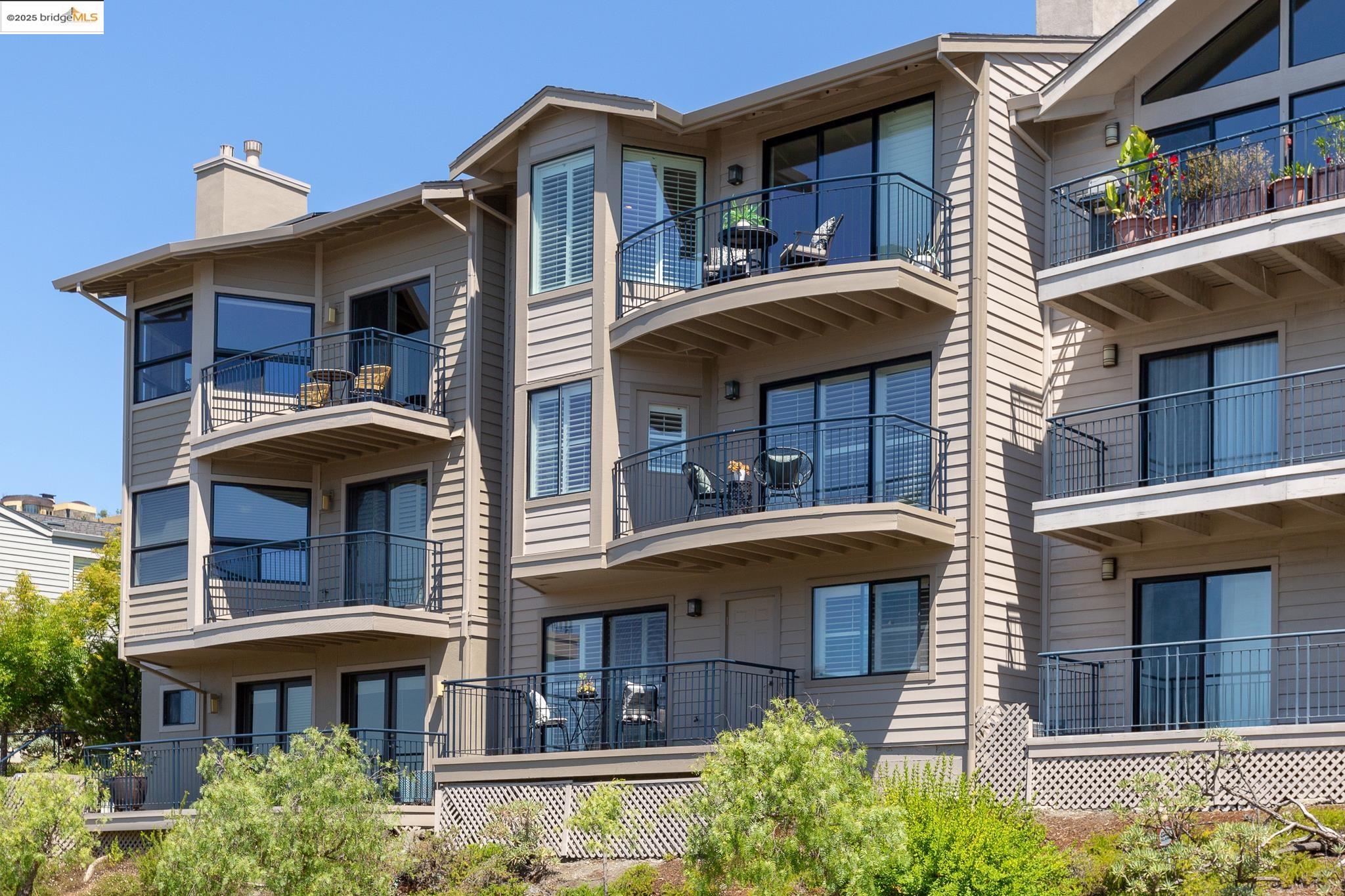 Detail Gallery Image 54 of 54 For 64 Schooner Hl, Oakland,  CA 94618 - 4 Beds | 3/1 Baths