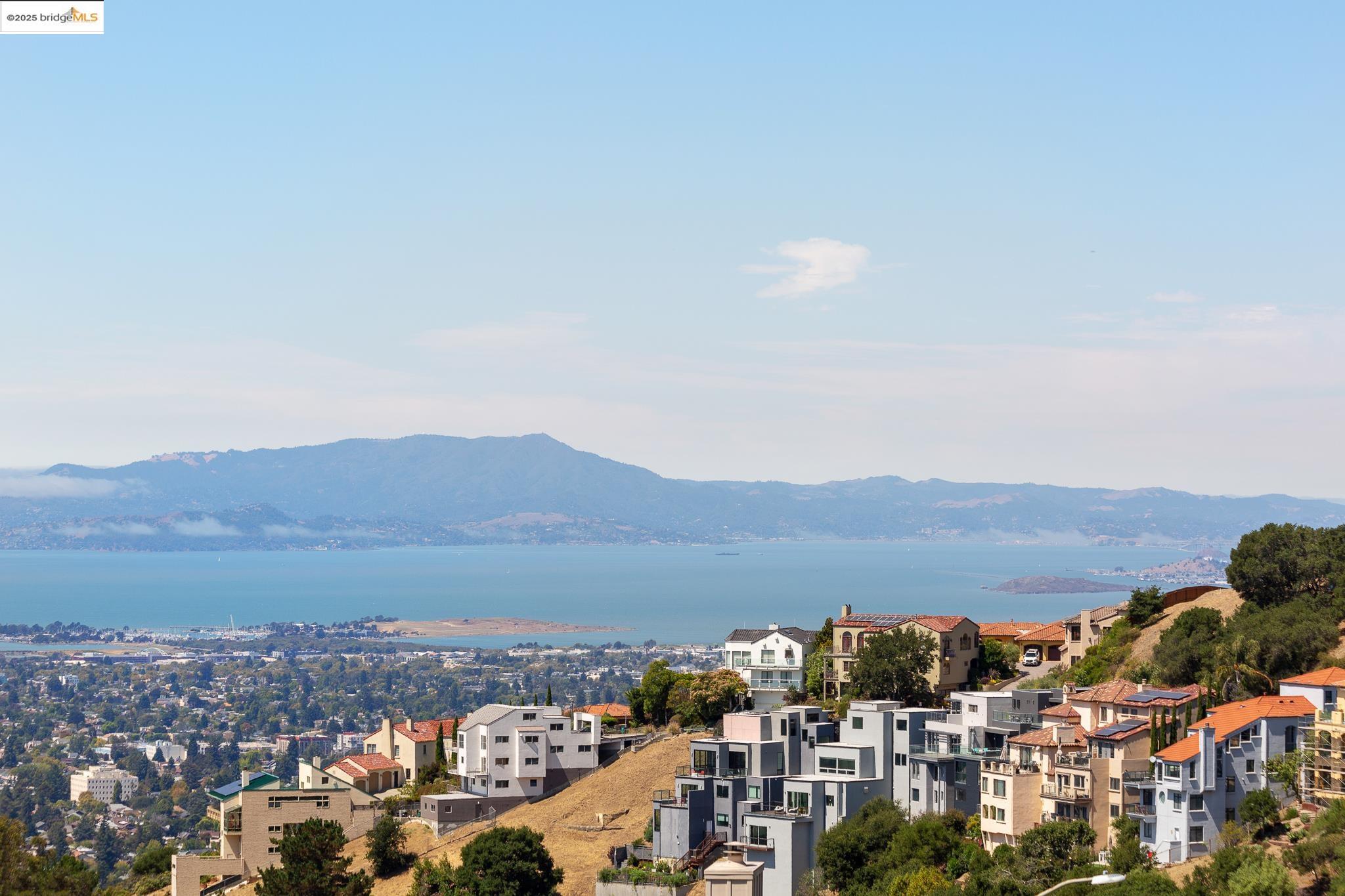Detail Gallery Image 7 of 54 For 64 Schooner Hl, Oakland,  CA 94618 - 4 Beds | 3/1 Baths