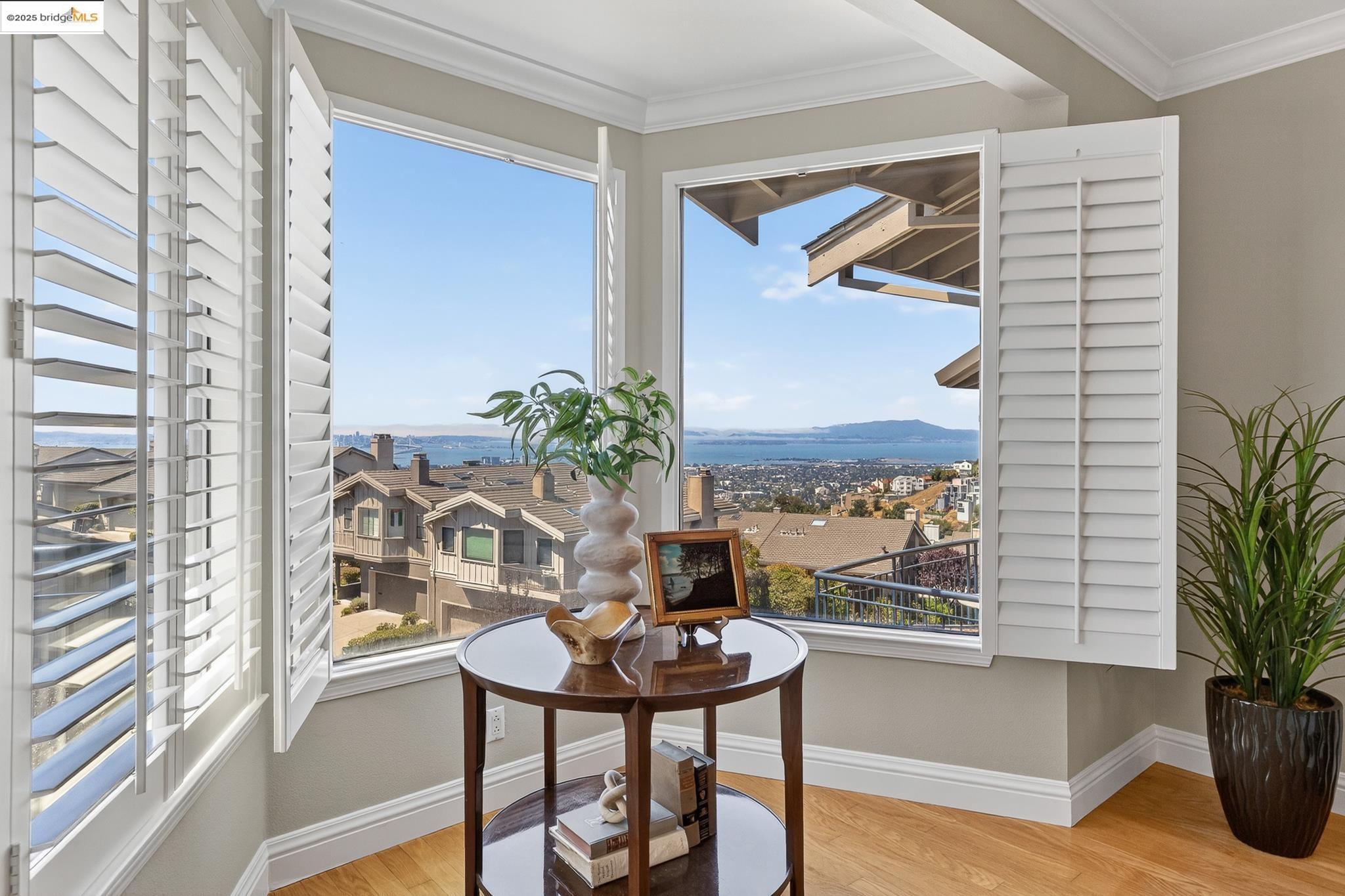 Detail Gallery Image 8 of 54 For 64 Schooner Hl, Oakland,  CA 94618 - 4 Beds | 3/1 Baths