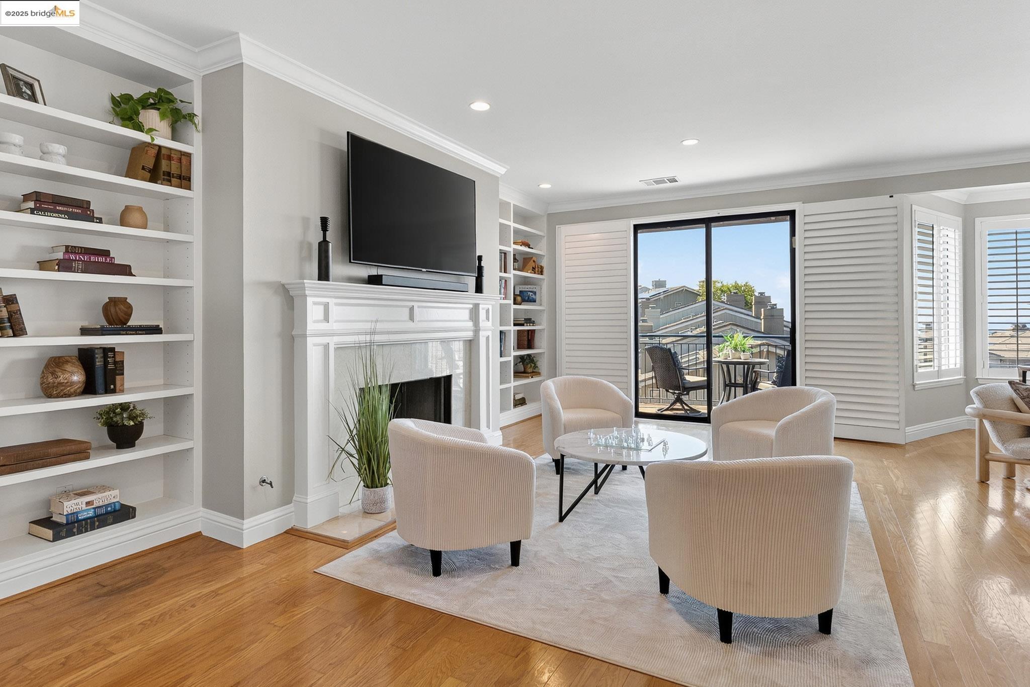 Detail Gallery Image 9 of 54 For 64 Schooner Hl, Oakland,  CA 94618 - 4 Beds | 3/1 Baths