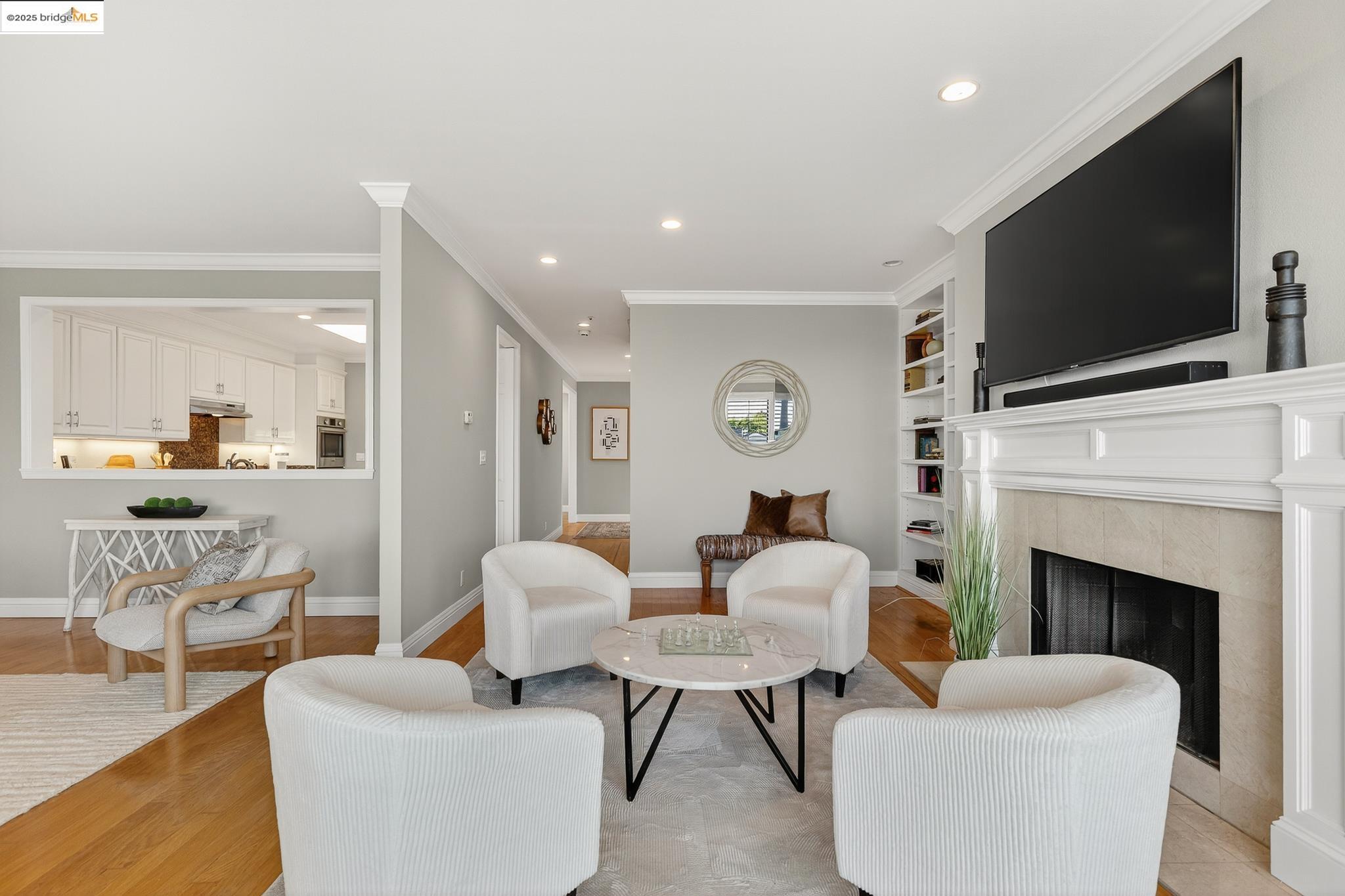 Detail Gallery Image 10 of 54 For 64 Schooner Hl, Oakland,  CA 94618 - 4 Beds | 3/1 Baths