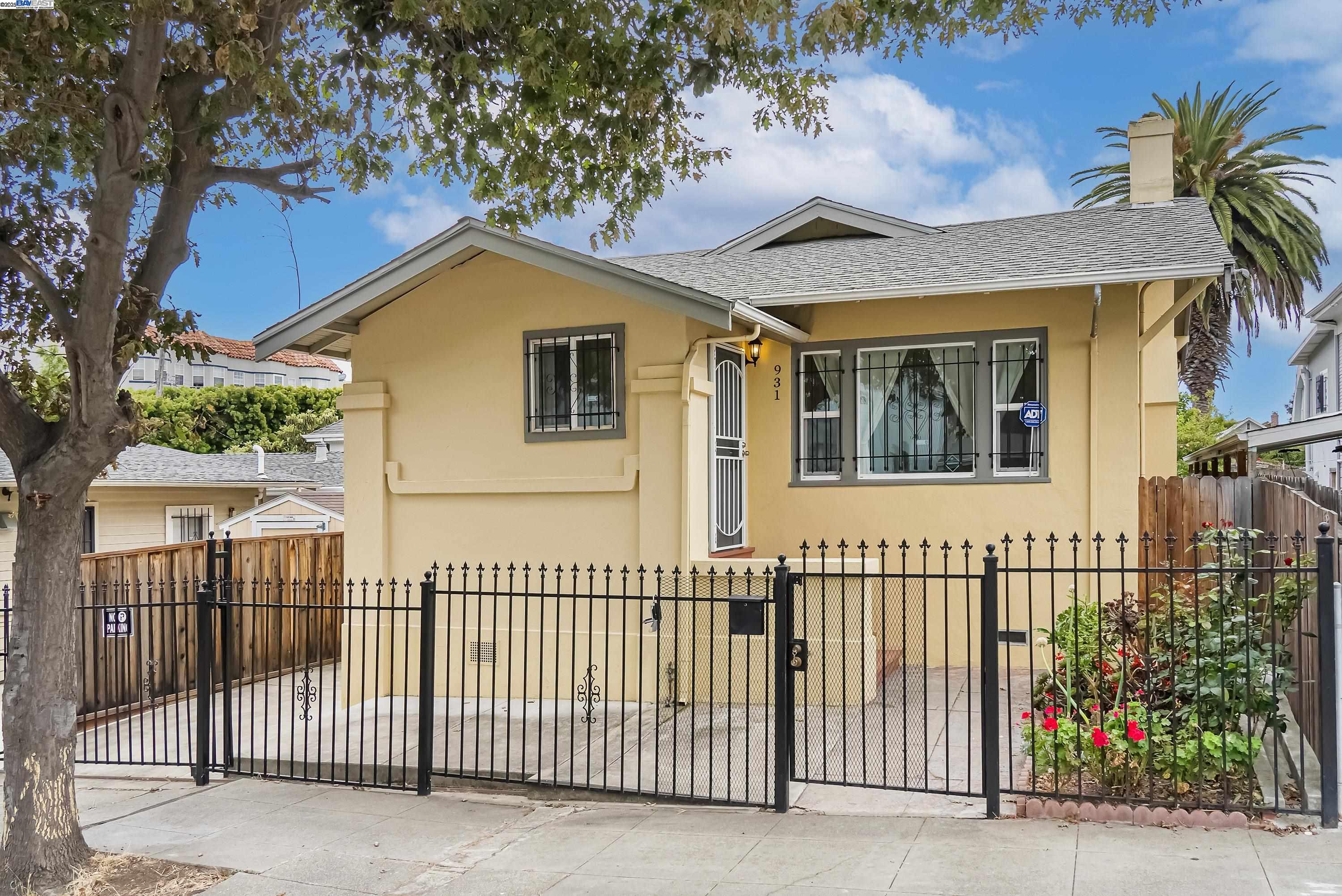 Detail Gallery Image 2 of 42 For 931 E 23rd St, Oakland,  CA 94606 - 3 Beds | 1 Baths