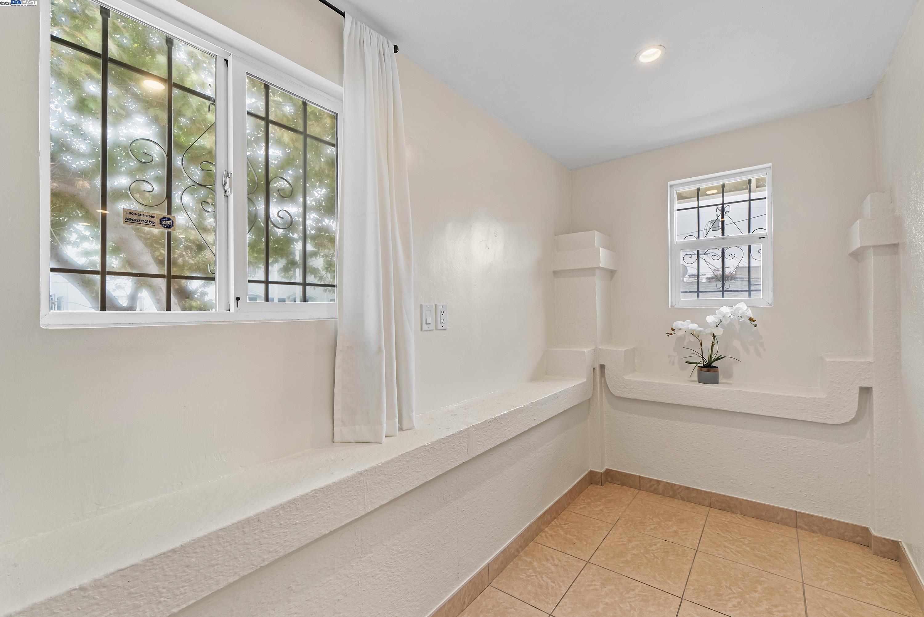 Detail Gallery Image 11 of 42 For 931 E 23rd St, Oakland,  CA 94606 - 3 Beds | 1 Baths