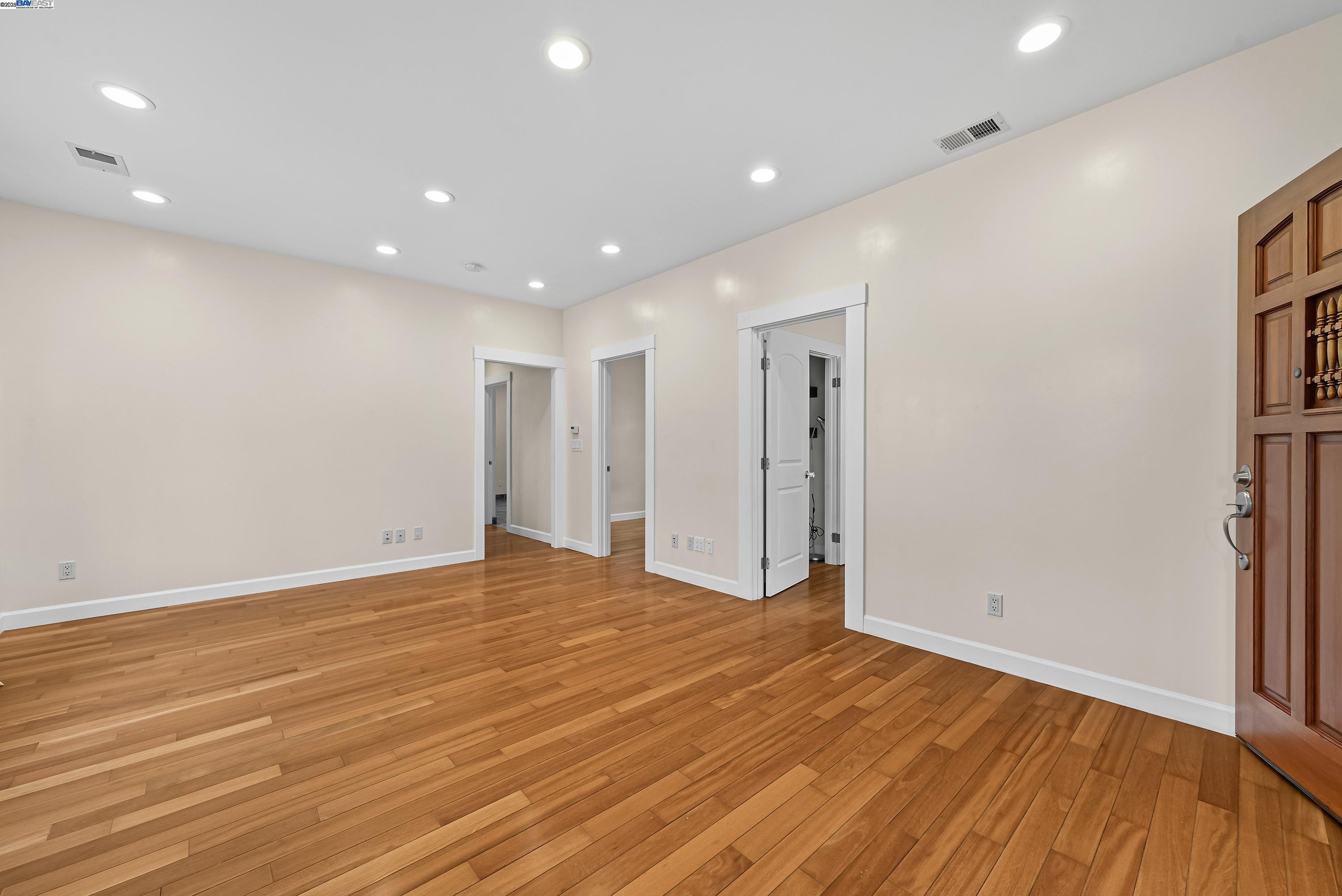 Detail Gallery Image 12 of 42 For 931 E 23rd St, Oakland,  CA 94606 - 3 Beds | 1 Baths