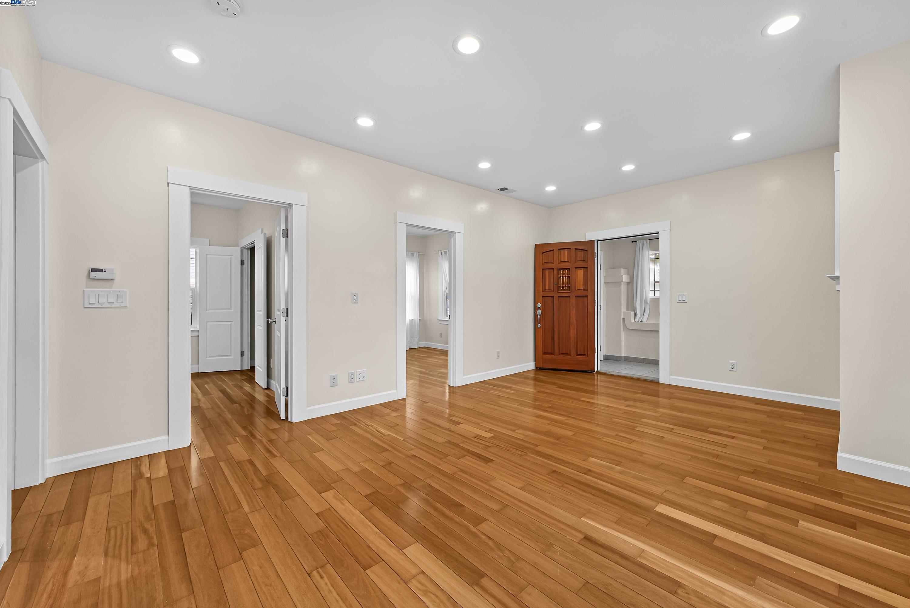 Detail Gallery Image 14 of 42 For 931 E 23rd St, Oakland,  CA 94606 - 3 Beds | 1 Baths