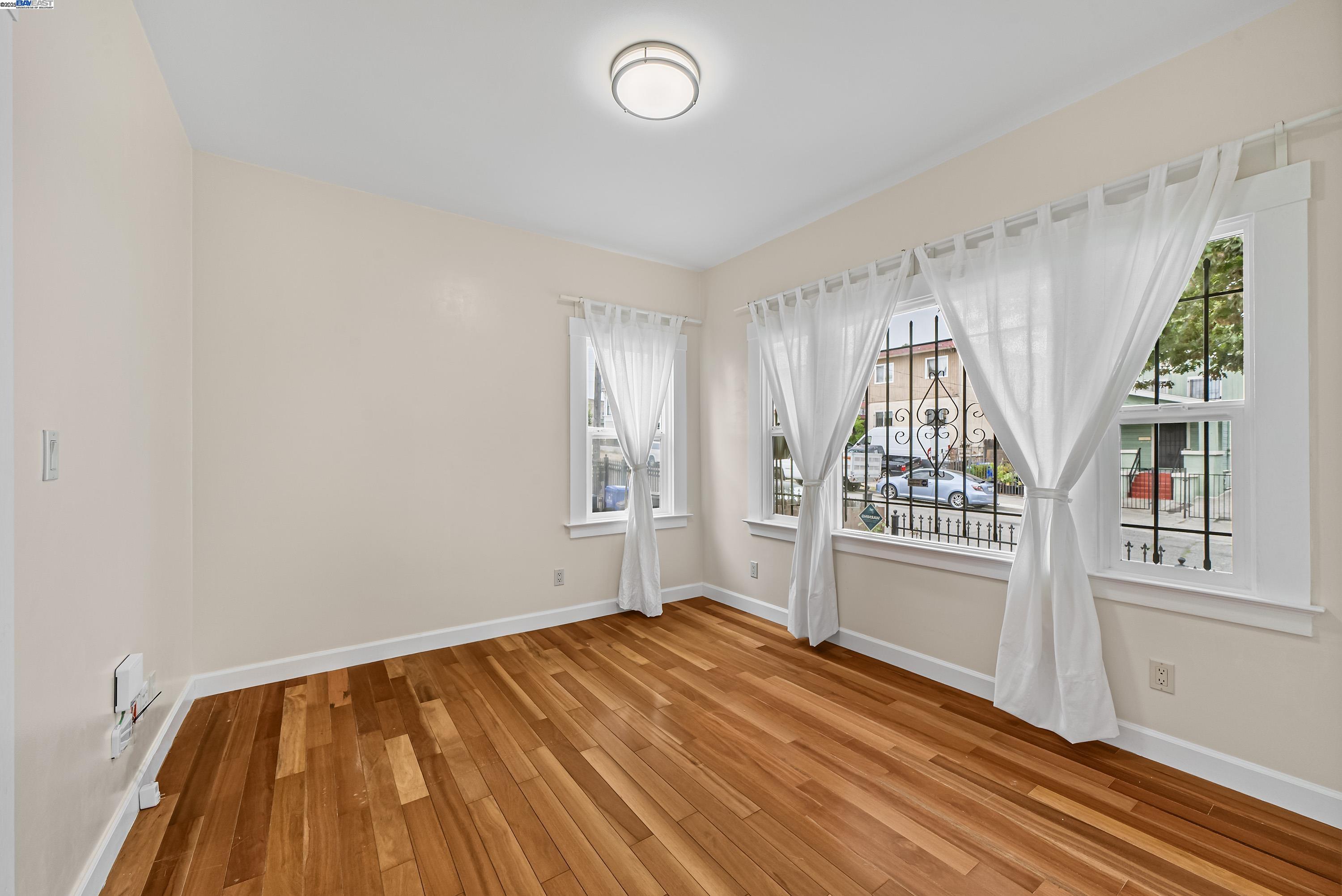 Detail Gallery Image 19 of 42 For 931 E 23rd St, Oakland,  CA 94606 - 3 Beds | 1 Baths