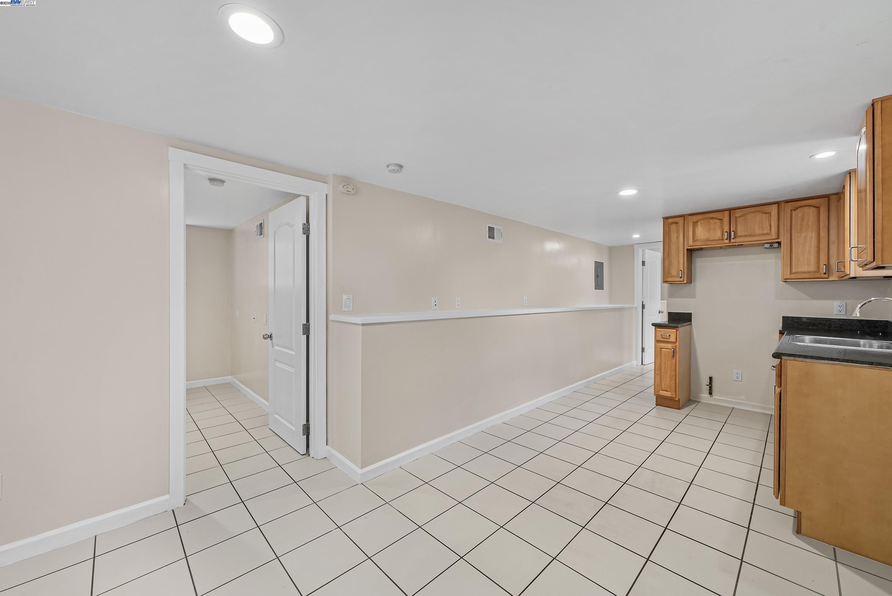 Detail Gallery Image 30 of 42 For 931 E 23rd St, Oakland,  CA 94606 - 3 Beds | 1 Baths