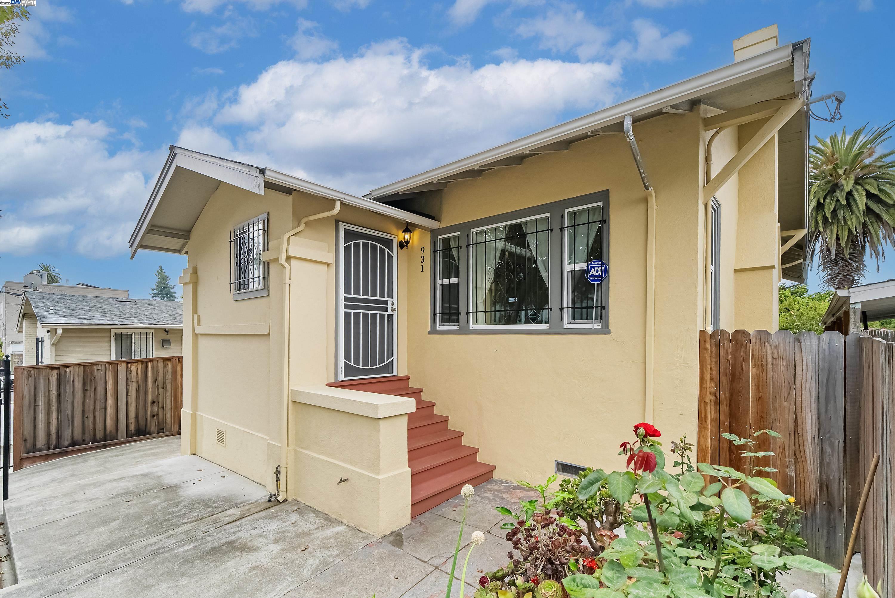 Detail Gallery Image 4 of 42 For 931 E 23rd St, Oakland,  CA 94606 - 3 Beds | 1 Baths