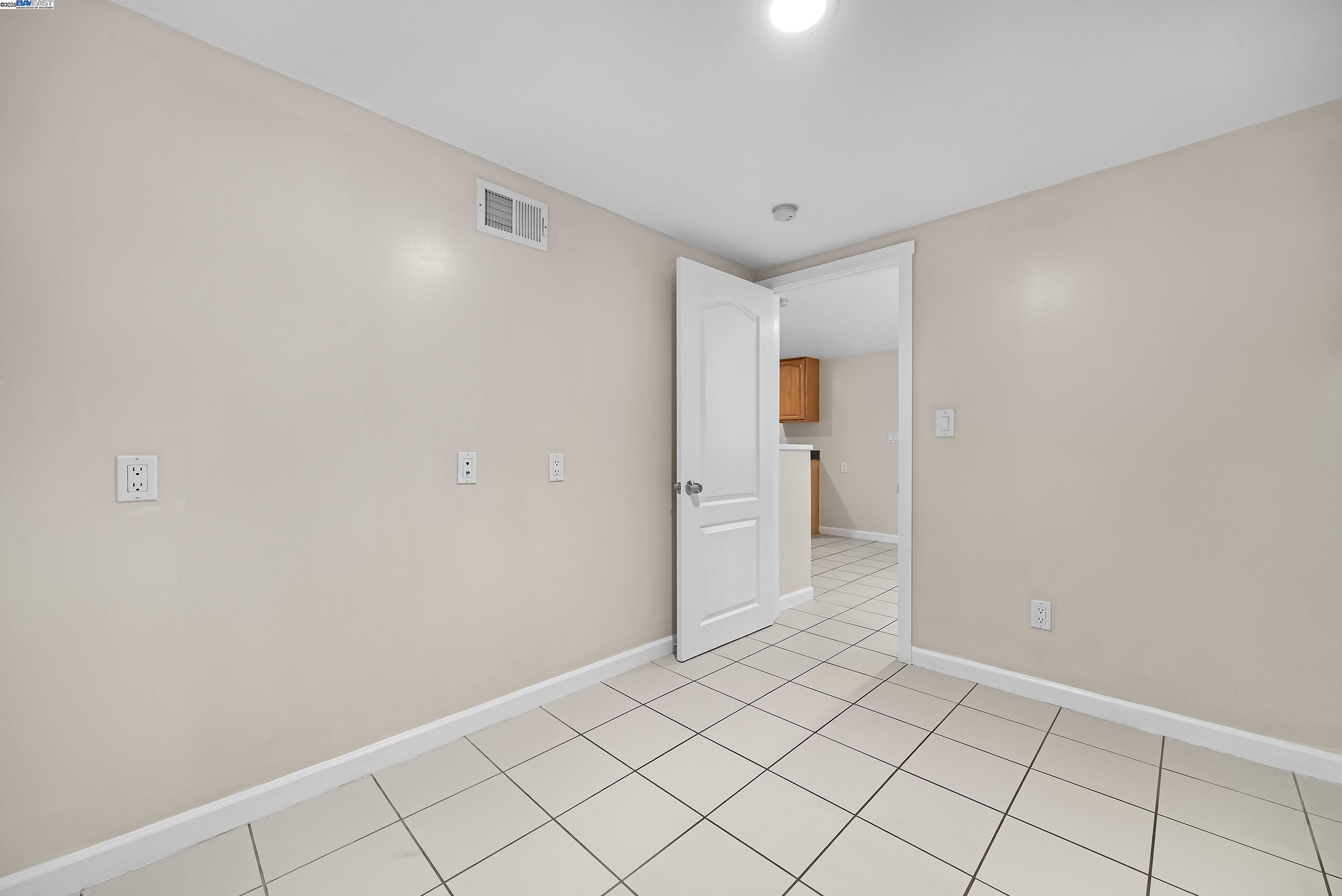 Detail Gallery Image 36 of 42 For 931 E 23rd St, Oakland,  CA 94606 - 3 Beds | 1 Baths