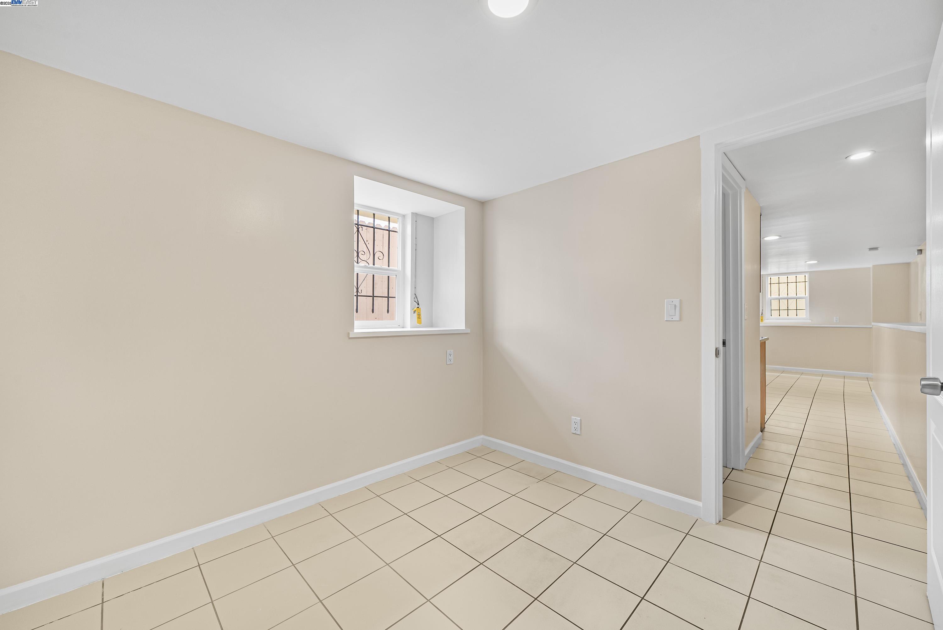 Detail Gallery Image 39 of 42 For 931 E 23rd St, Oakland,  CA 94606 - 3 Beds | 1 Baths