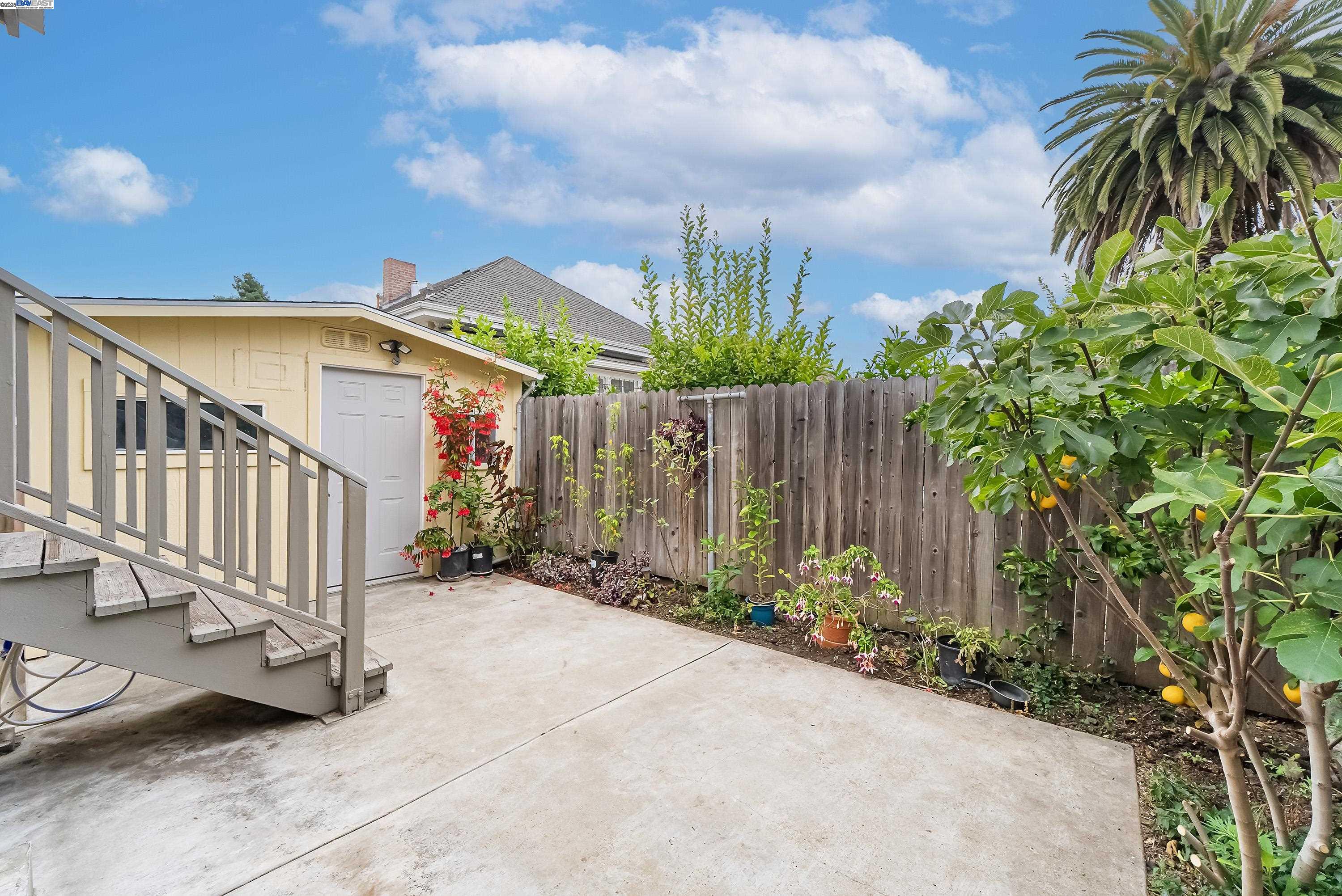 Detail Gallery Image 8 of 42 For 931 E 23rd St, Oakland,  CA 94606 - 3 Beds | 1 Baths
