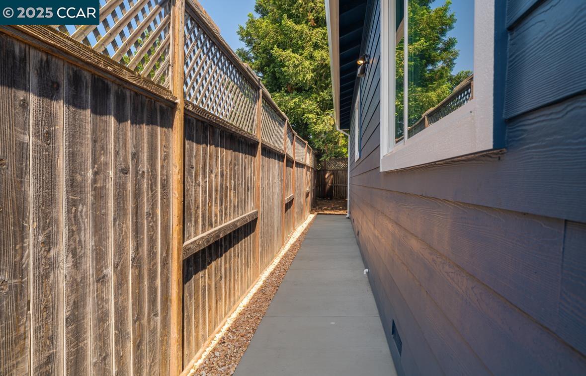 Detail Gallery Image 15 of 18 For 18 Del Sol Ct, Petaluma,  CA 94954 - 2 Beds | 1 Baths