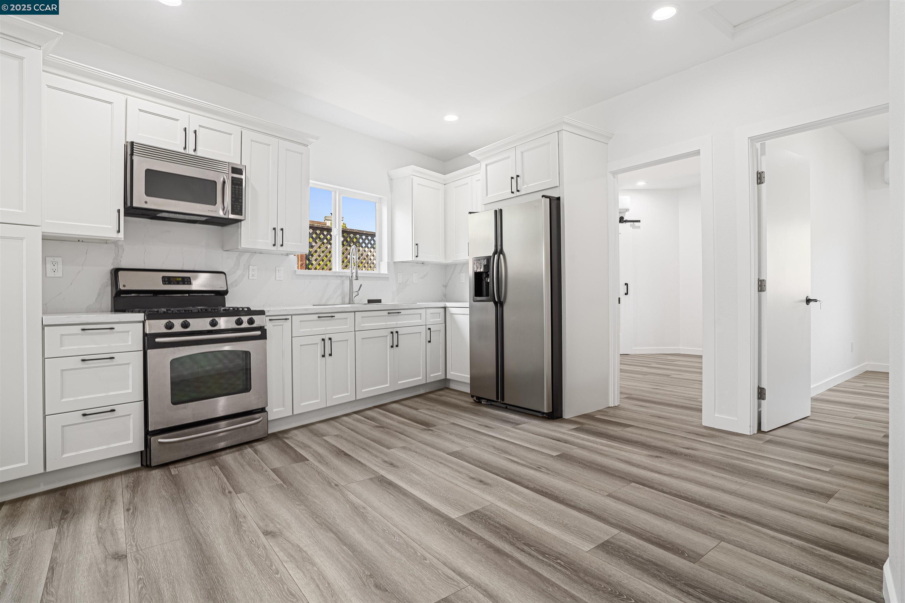 Detail Gallery Image 5 of 18 For 18 Del Sol Ct, Petaluma,  CA 94954 - 2 Beds | 1 Baths