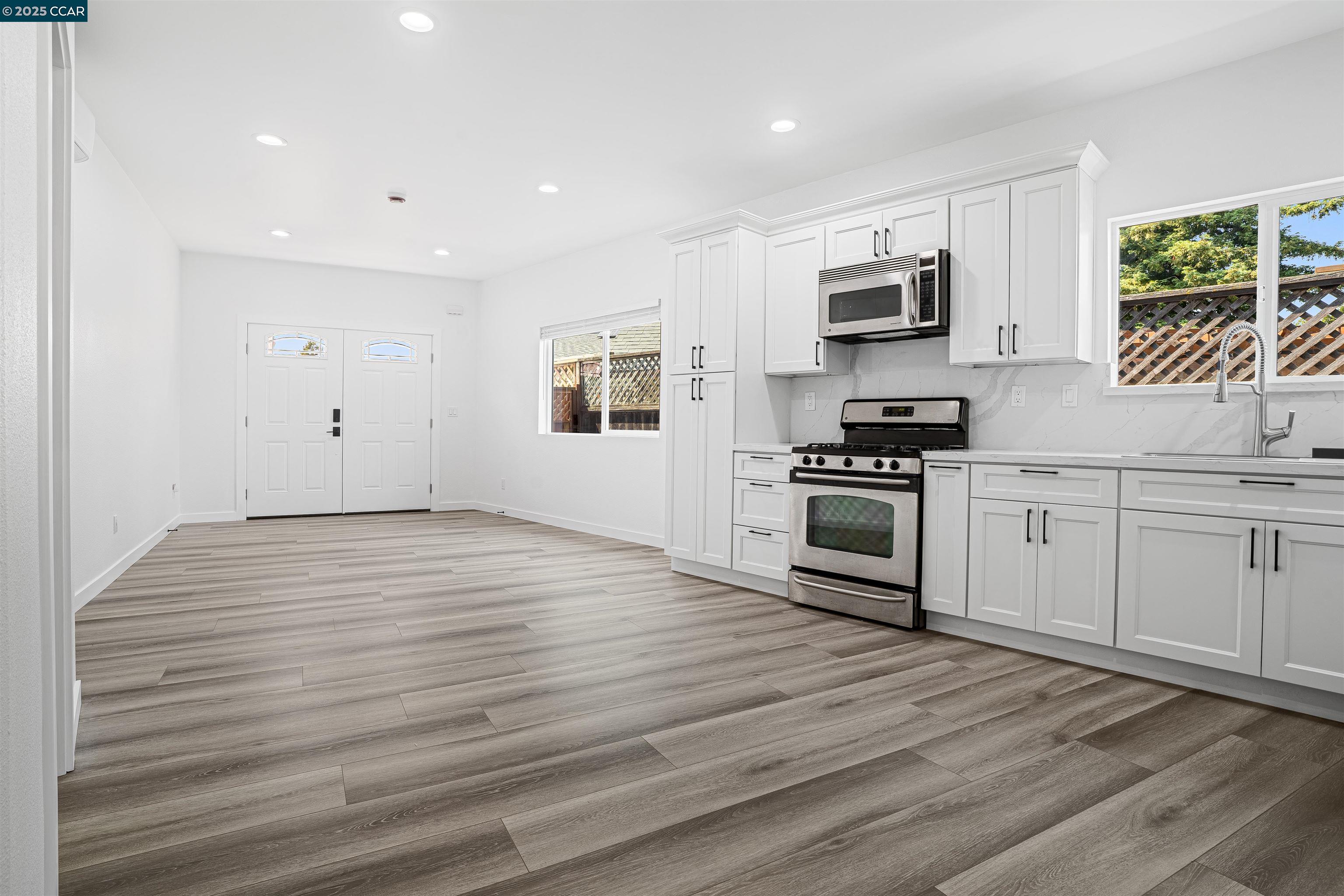 Detail Gallery Image 7 of 18 For 18 Del Sol Ct, Petaluma,  CA 94954 - 2 Beds | 1 Baths