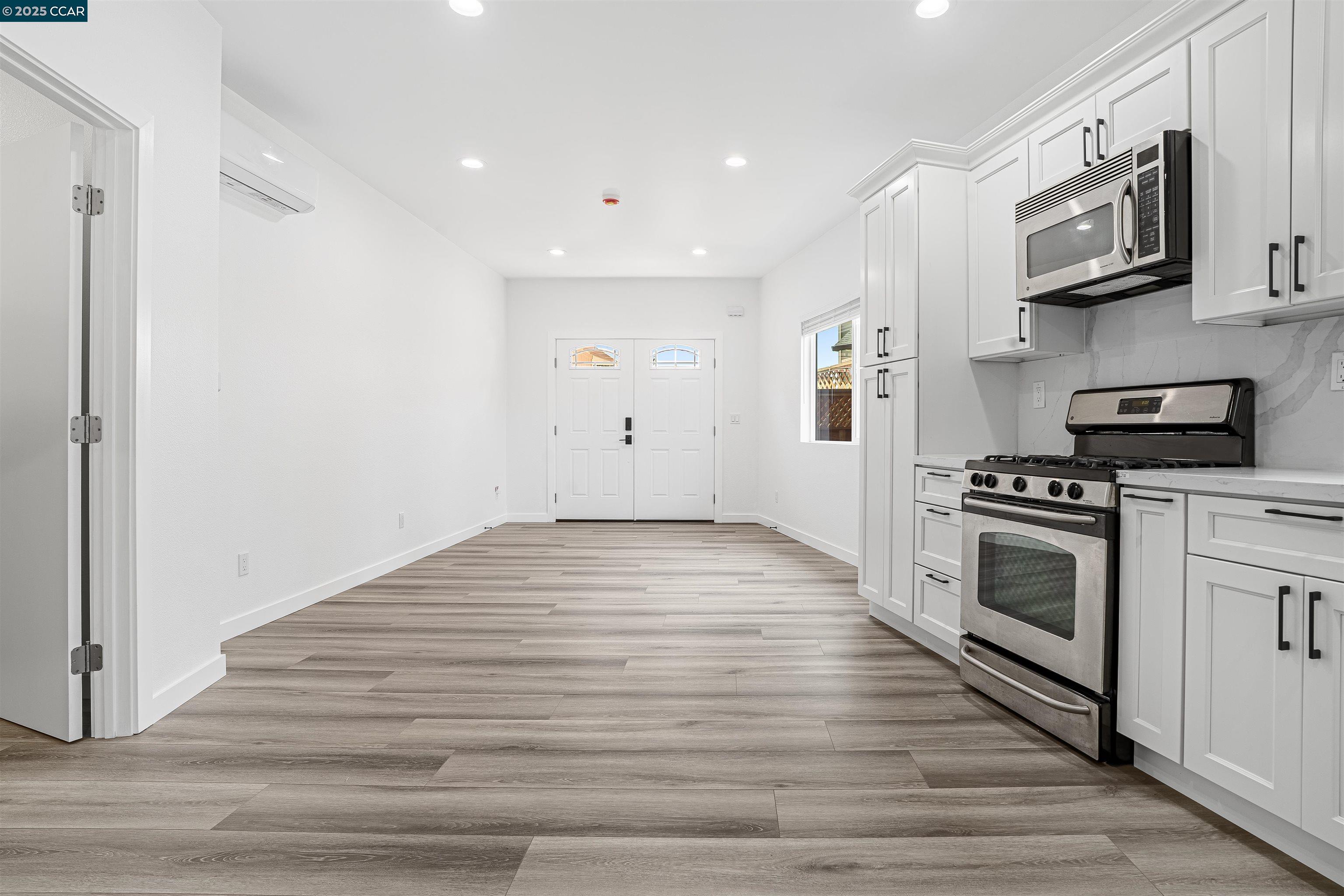 Detail Gallery Image 8 of 18 For 18 Del Sol Ct, Petaluma,  CA 94954 - 2 Beds | 1 Baths