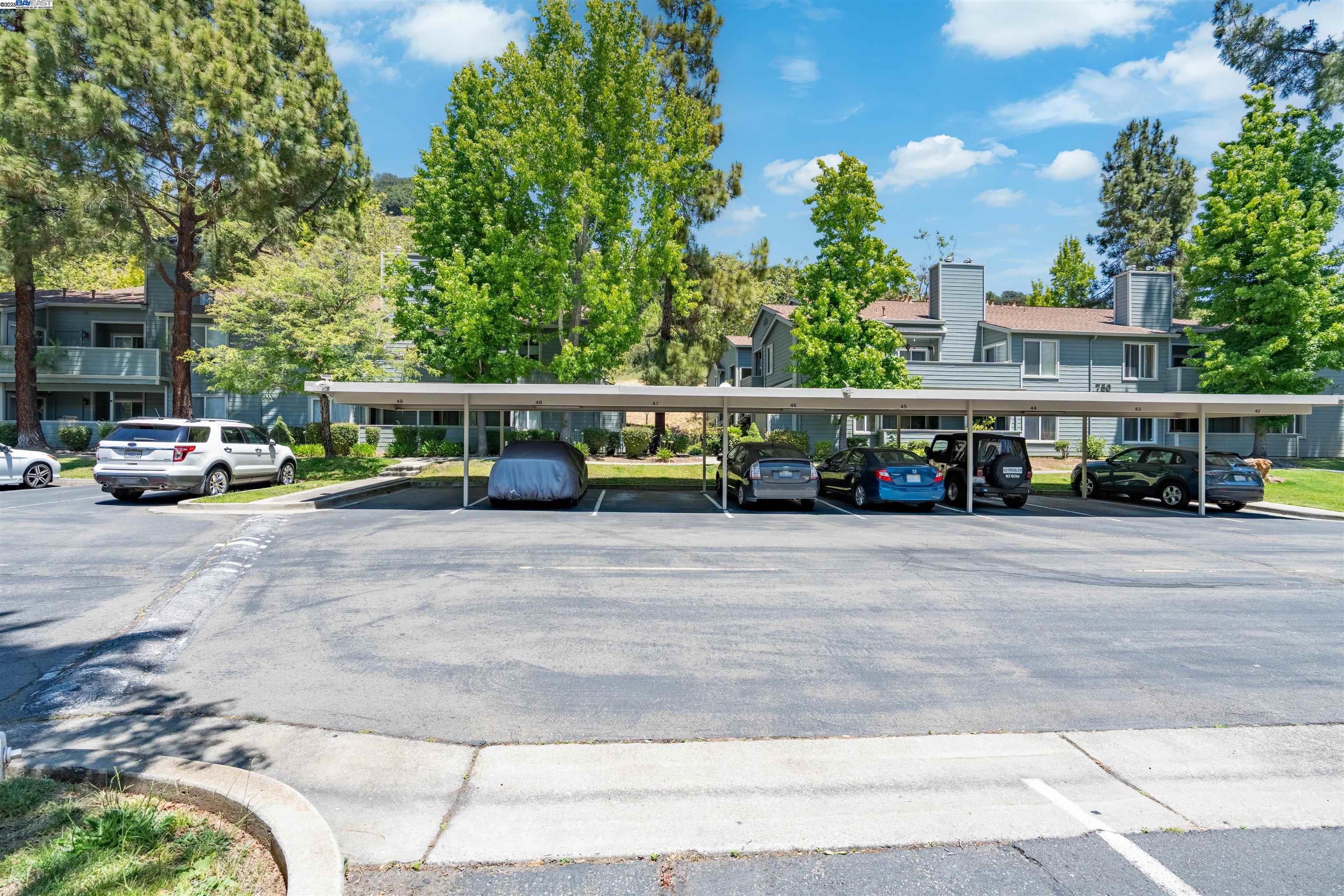 Detail Gallery Image 20 of 27 For 760 Canyon Oaks Dr #D,  Oakland,  CA 94605 - 2 Beds | 2 Baths
