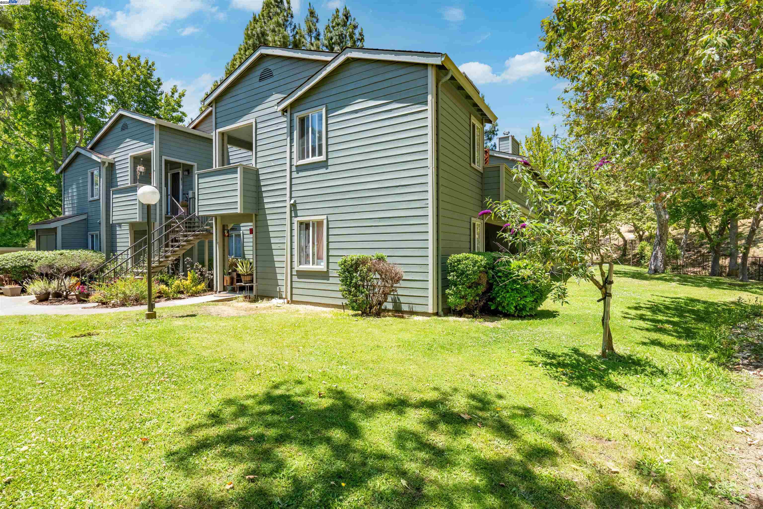 Detail Gallery Image 24 of 27 For 760 Canyon Oaks Dr #D,  Oakland,  CA 94605 - 2 Beds | 2 Baths