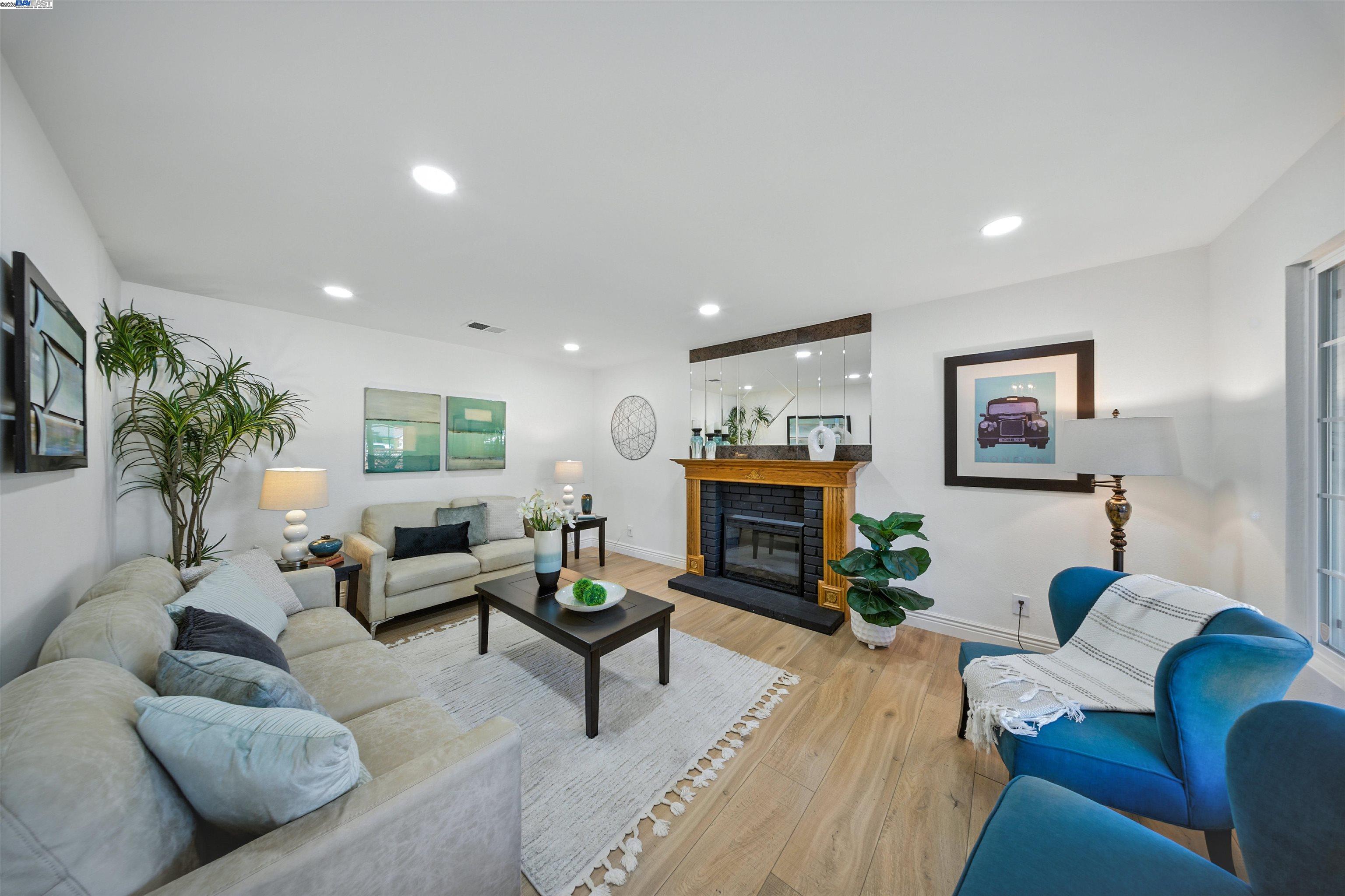 Detail Gallery Image 2 of 37 For 32302 Ruth Ct, Union City,  CA 94587 - 3 Beds | 2 Baths