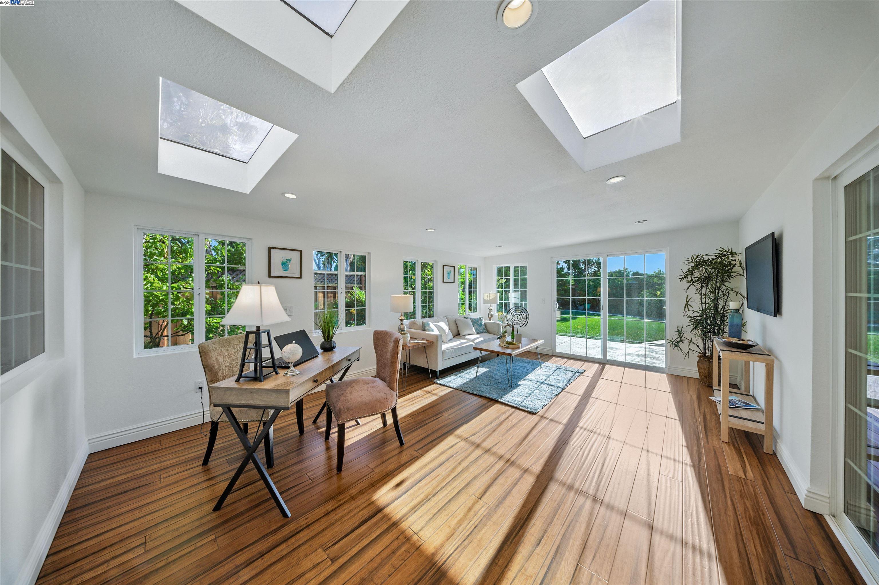 Detail Gallery Image 12 of 37 For 32302 Ruth Ct, Union City,  CA 94587 - 3 Beds | 2 Baths