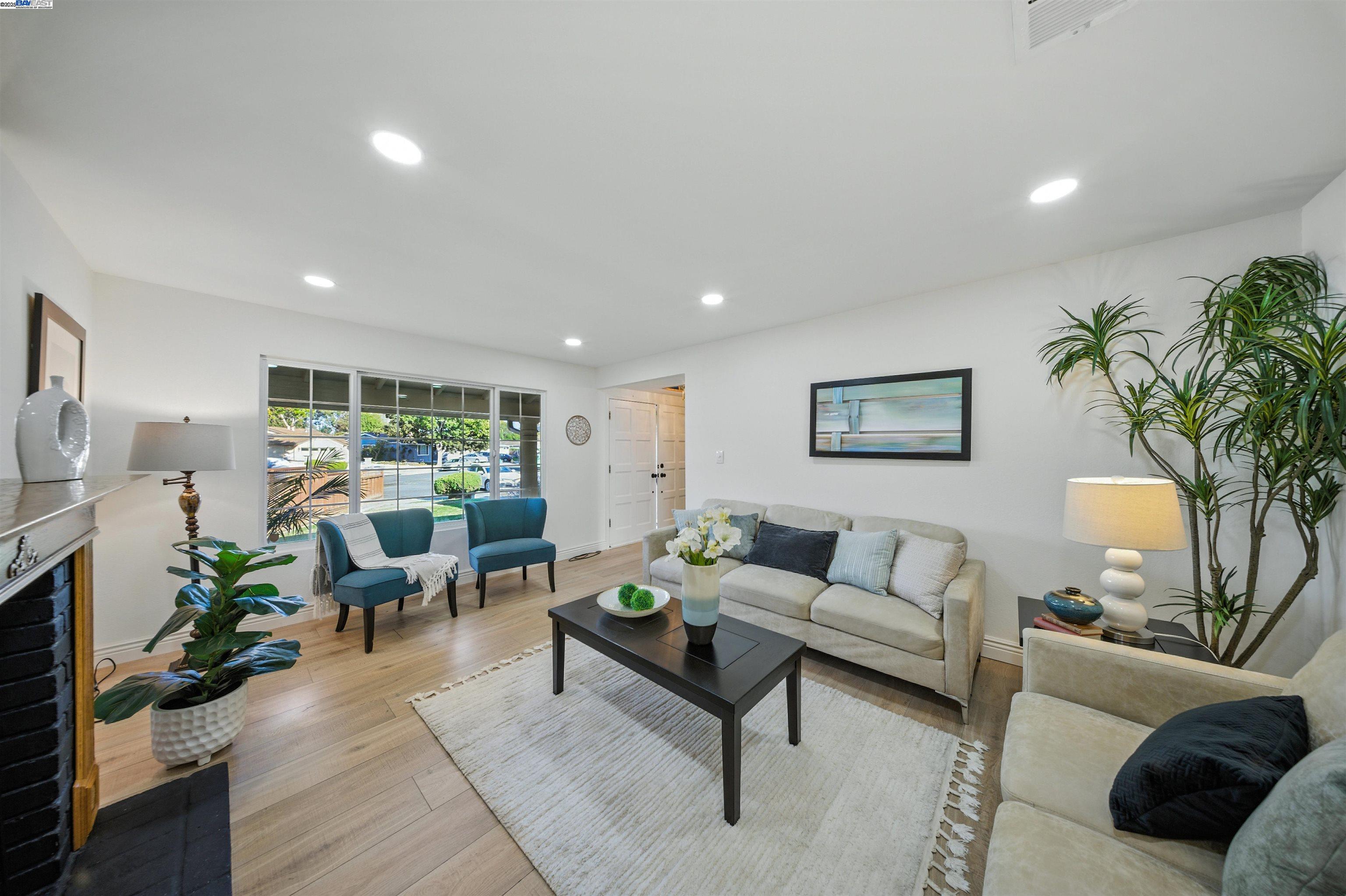 Detail Gallery Image 3 of 37 For 32302 Ruth Ct, Union City,  CA 94587 - 3 Beds | 2 Baths