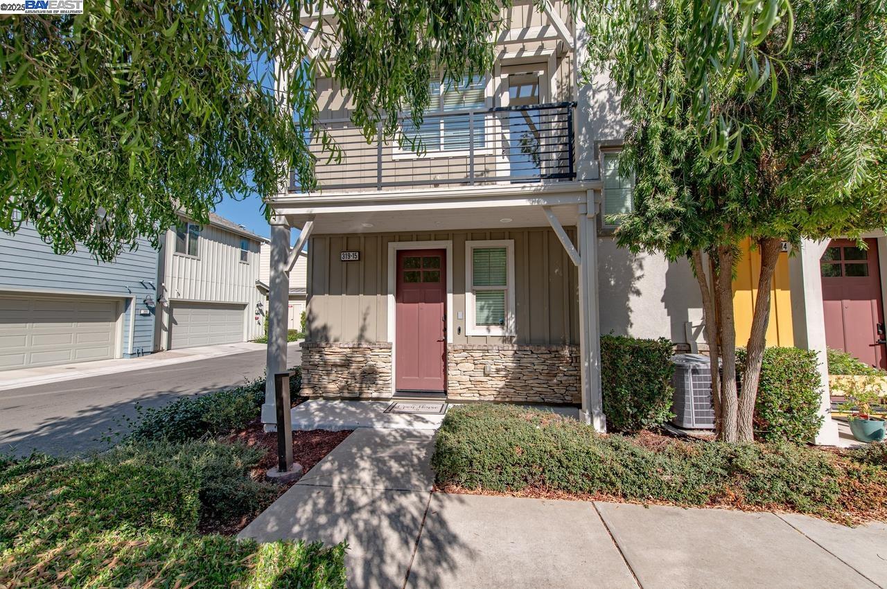 Detail Gallery Image 2 of 50 For 319 Basswood Cmn #15,  Livermore,  CA 94551 - 2 Beds | 2/1 Baths