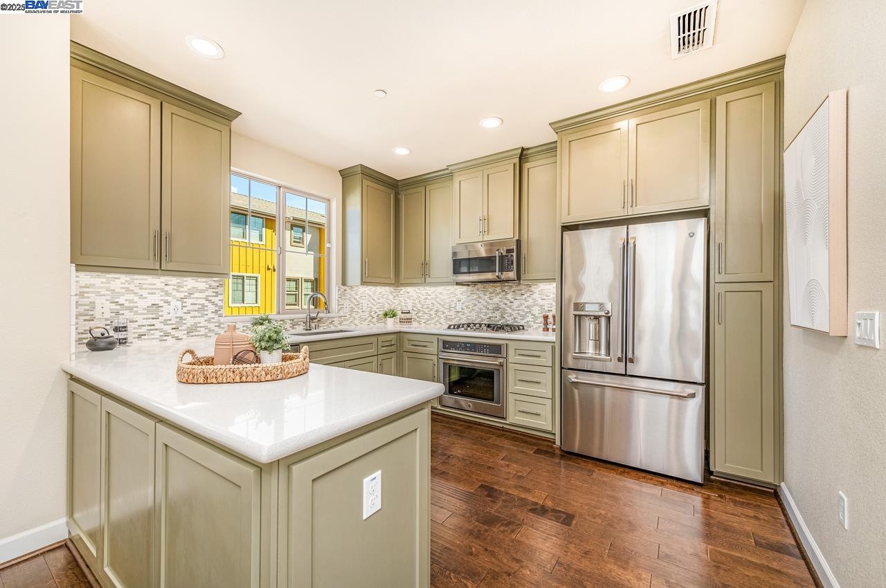 Detail Gallery Image 11 of 50 For 319 Basswood Cmn #15,  Livermore,  CA 94551 - 2 Beds | 2/1 Baths