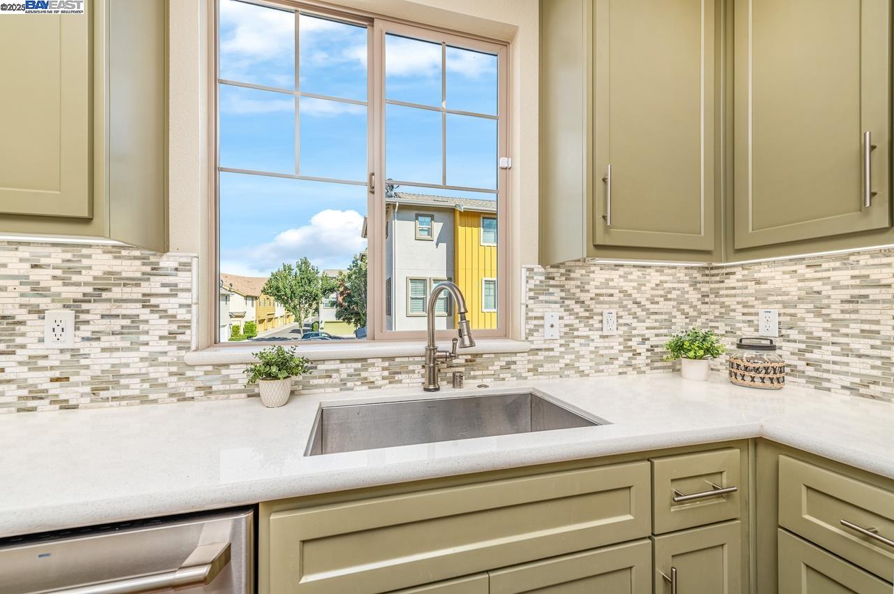 Detail Gallery Image 14 of 50 For 319 Basswood Cmn #15,  Livermore,  CA 94551 - 2 Beds | 2/1 Baths